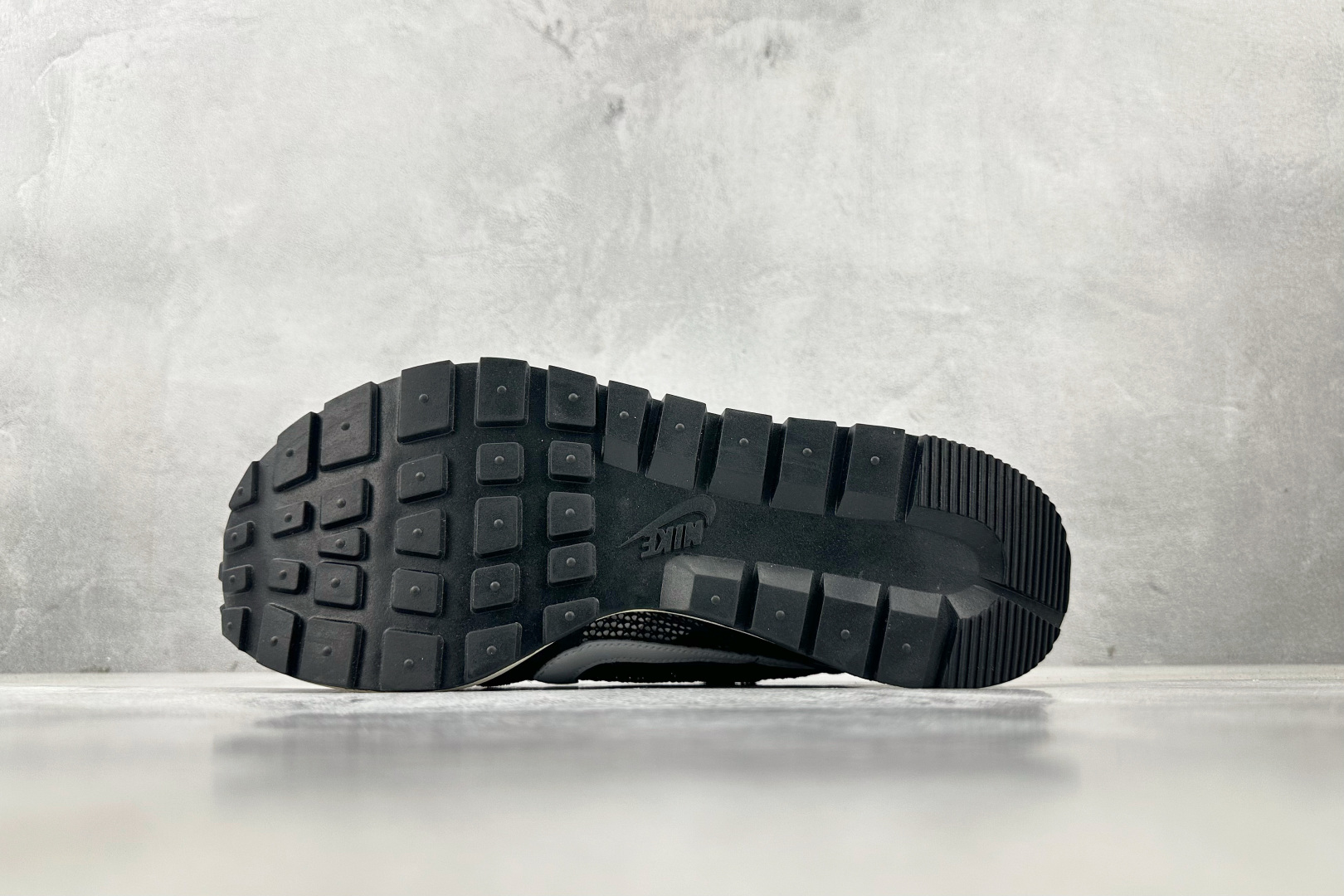 神版 
Sacai x Nike VaporWaffle black and white黑白

货号：C