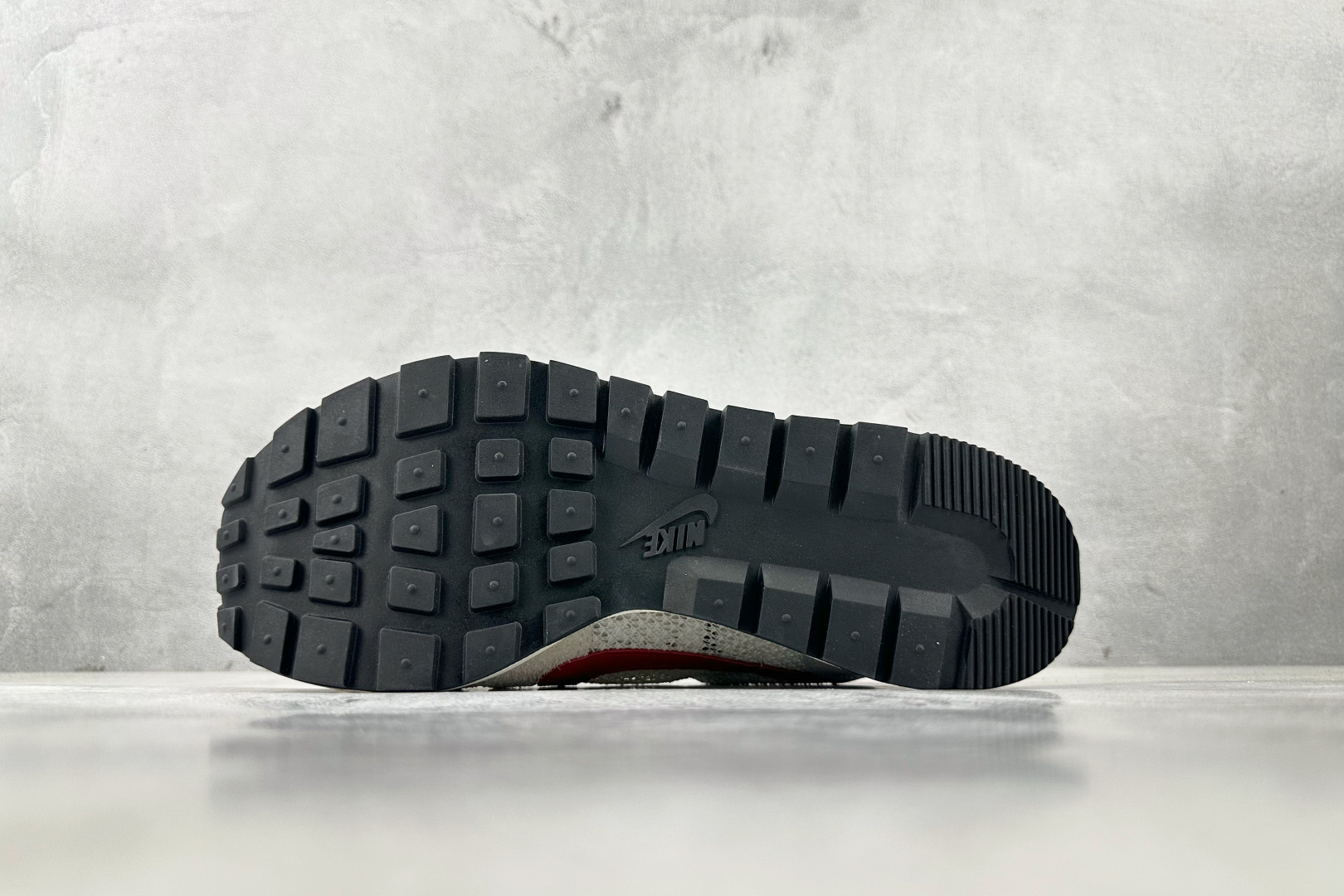 神版 
Sacai x Nike VaporWaffle royal fuchsia 灰白

货号：CV