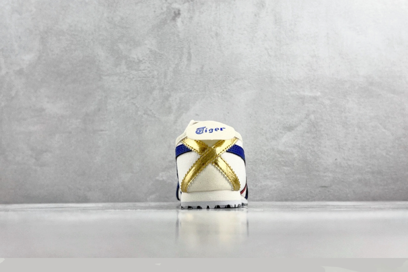 PK帆布特价 
全新工厂开发Onitsuka Tiger鬼塚虎 MEXICO 66 Slip-On 白烫