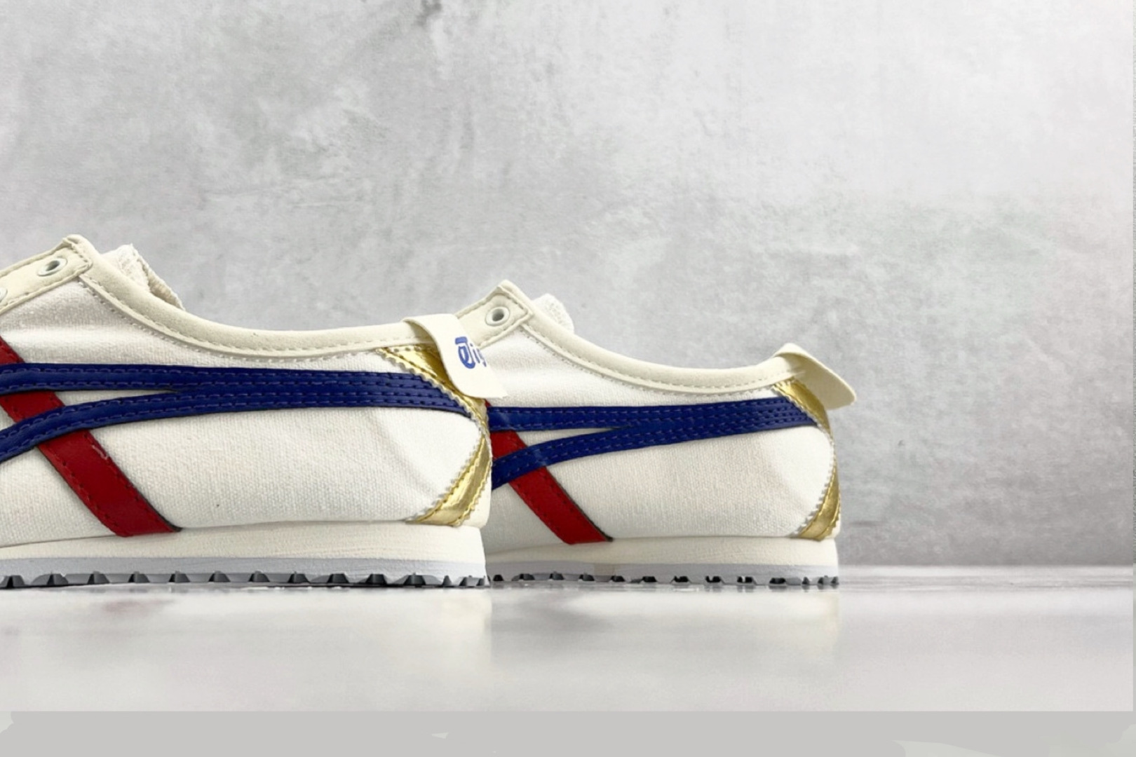PK帆布特价 
全新工厂开发Onitsuka Tiger鬼塚虎 MEXICO 66 Slip-On 白烫