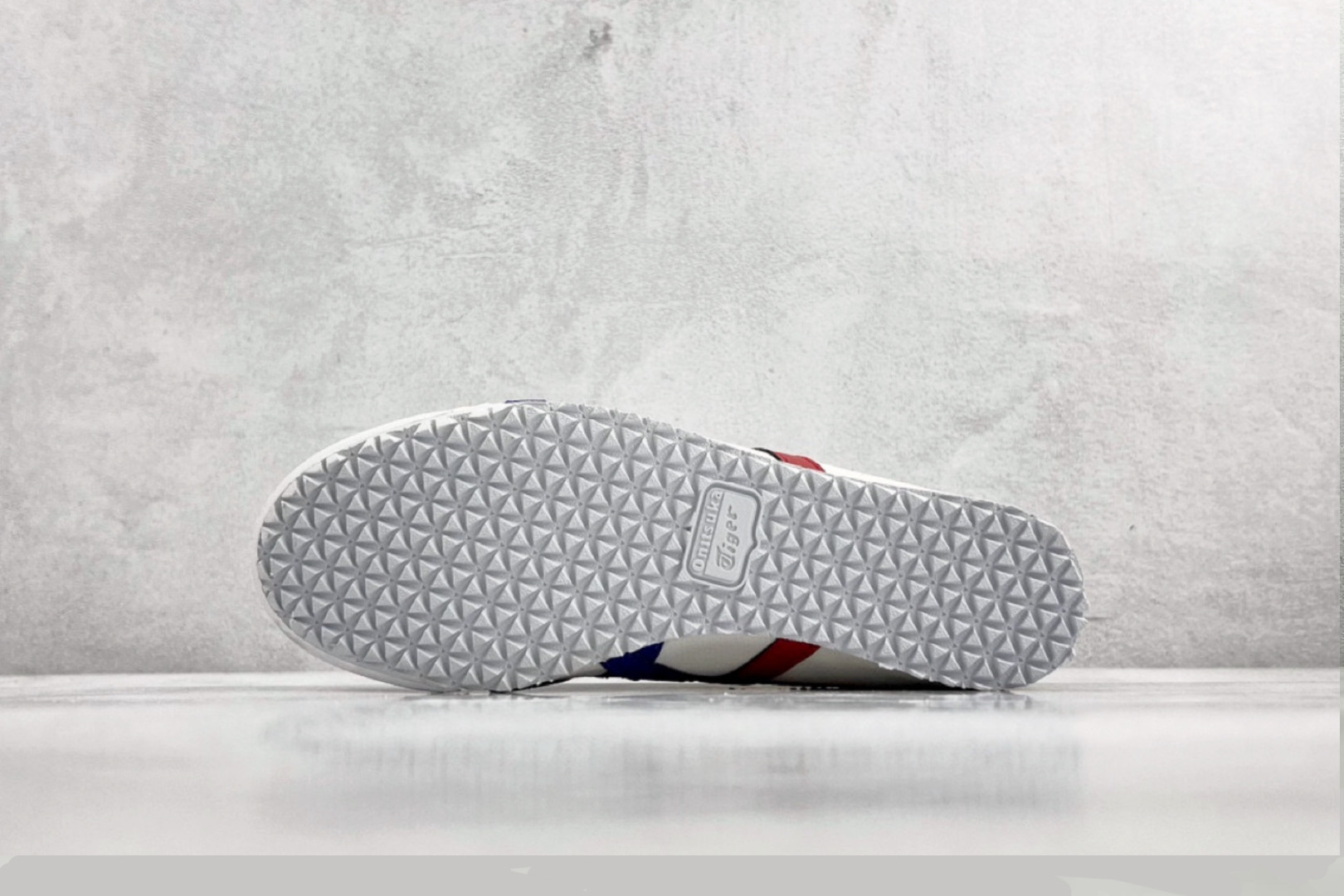 PK帆布特价 
全新工厂开发Onitsuka Tiger鬼塚虎 MEXICO 66 Slip-On 白烫