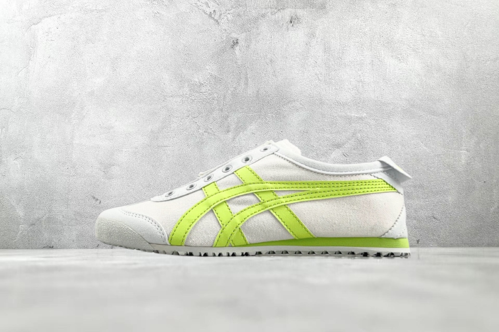 PK帆布特价 
全新工厂开发 Onitsuka Tiger鬼塚虎 MEXICO 66 浅绿白

货号：1