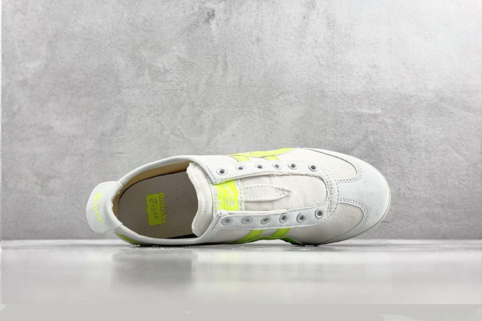 PK帆布特价 
全新工厂开发 Onitsuka Tiger鬼塚虎 MEXICO 66 浅绿白

货号：1