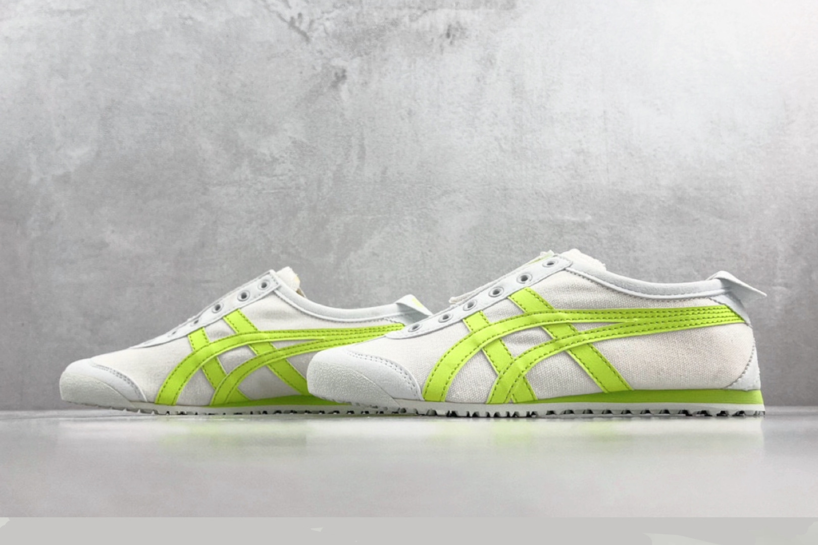 PK帆布特价 
全新工厂开发 Onitsuka Tiger鬼塚虎 MEXICO 66 浅绿白

货号：1
