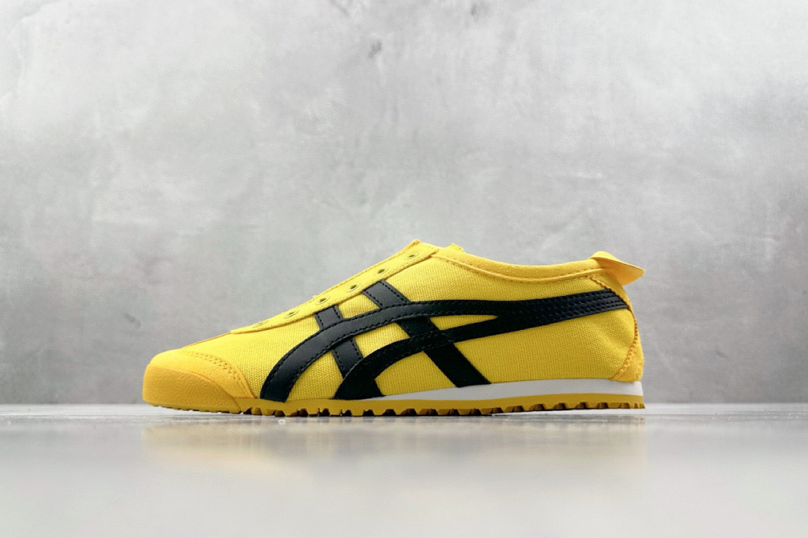 PK帆布特价 
全新工厂开发 Onitsuka Tiger鬼塚虎 MEXICO 66  Slip-On 