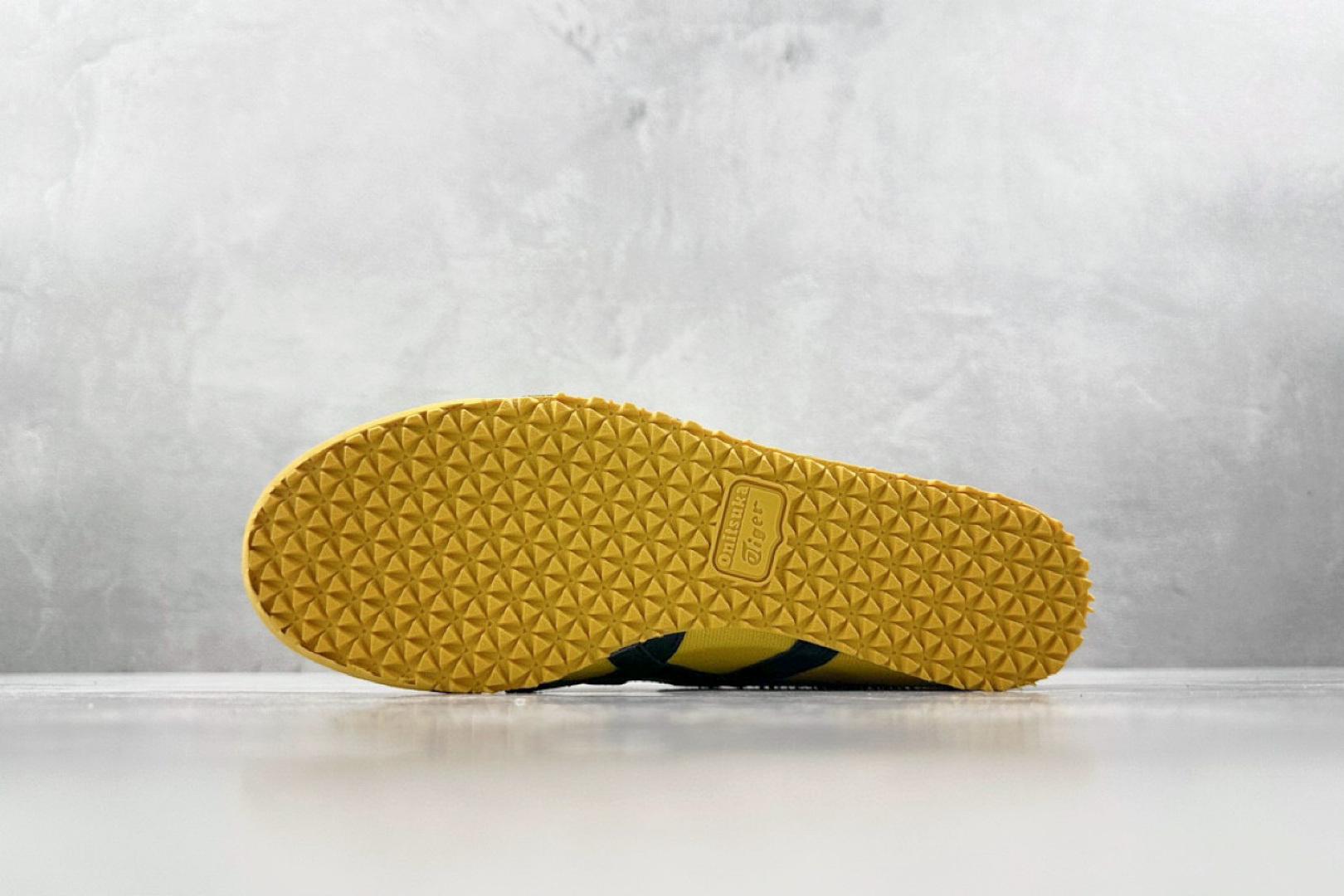 PK帆布特价 
全新工厂开发 Onitsuka Tiger鬼塚虎 MEXICO 66  Slip-On 