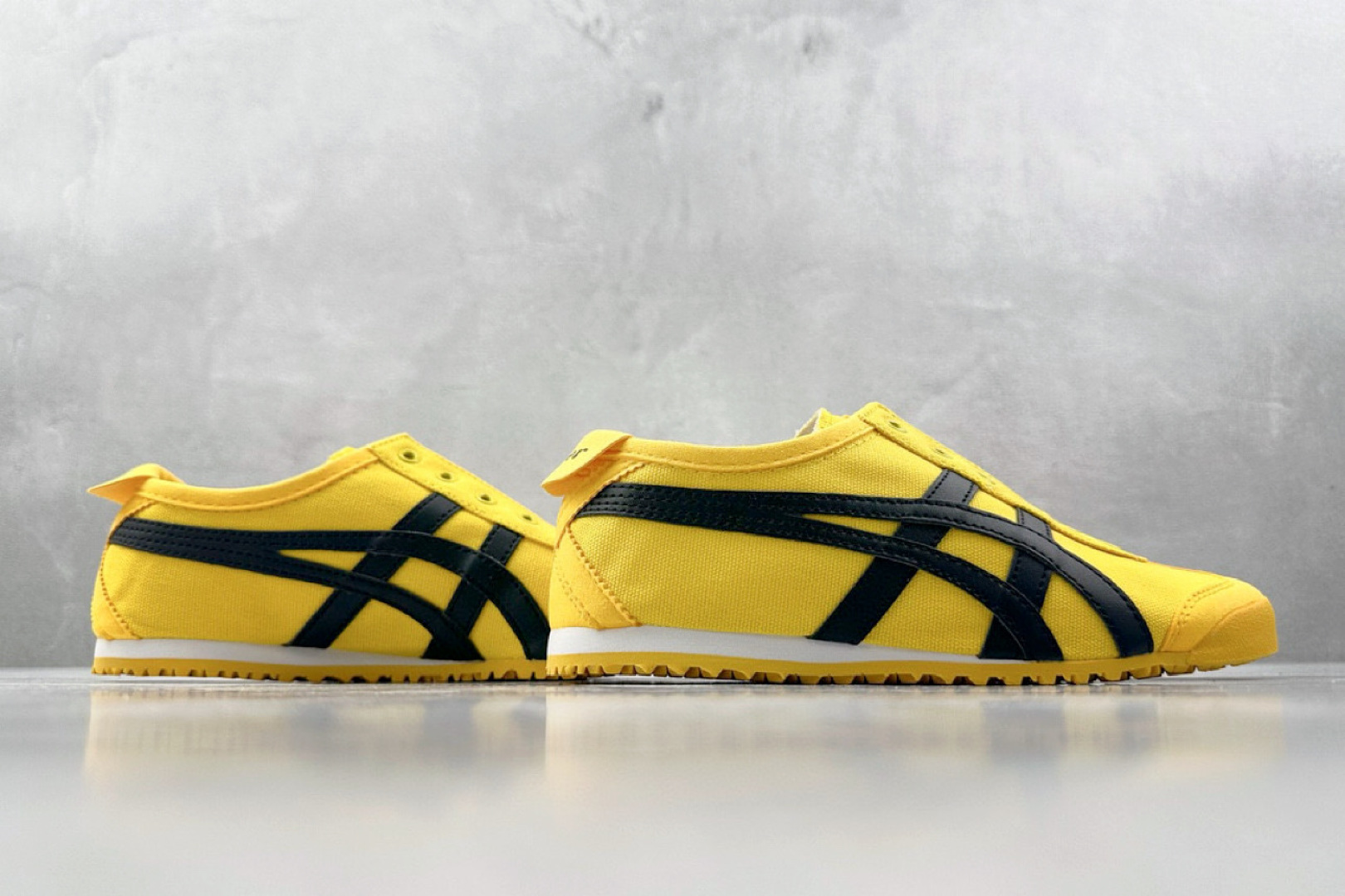 PK帆布特价 
全新工厂开发 Onitsuka Tiger鬼塚虎 MEXICO 66  Slip-On 