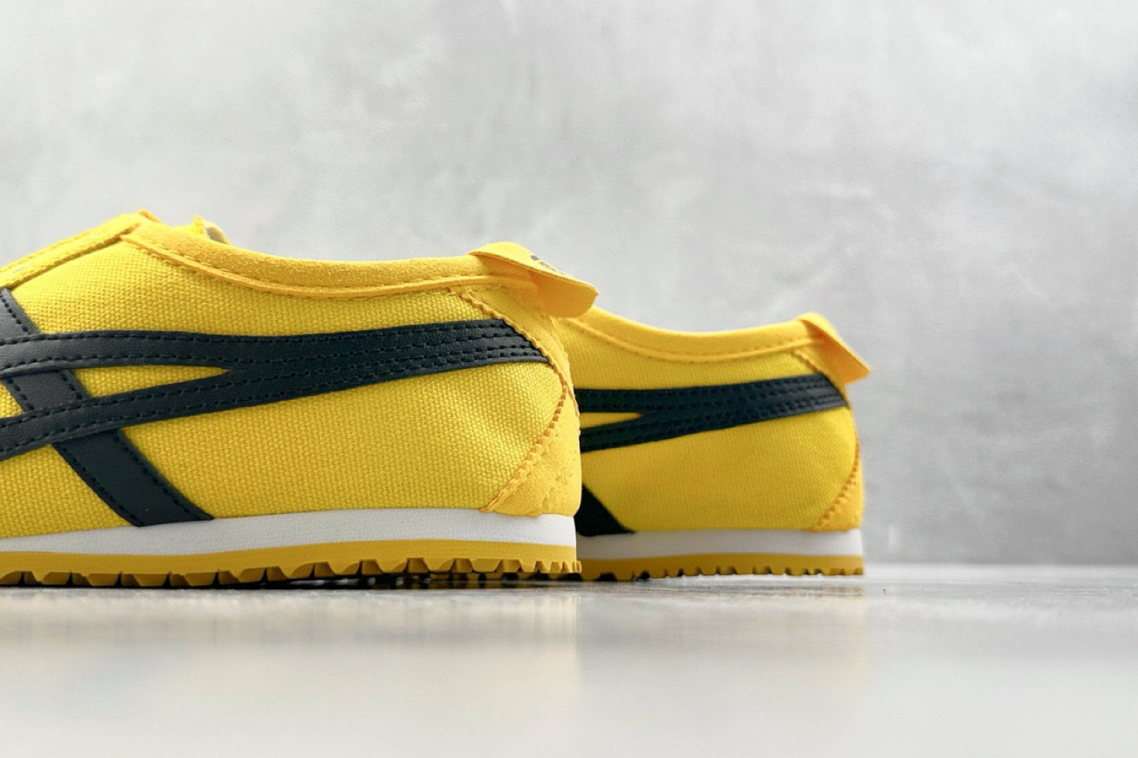 PK帆布特价 
全新工厂开发 Onitsuka Tiger鬼塚虎 MEXICO 66  Slip-On 