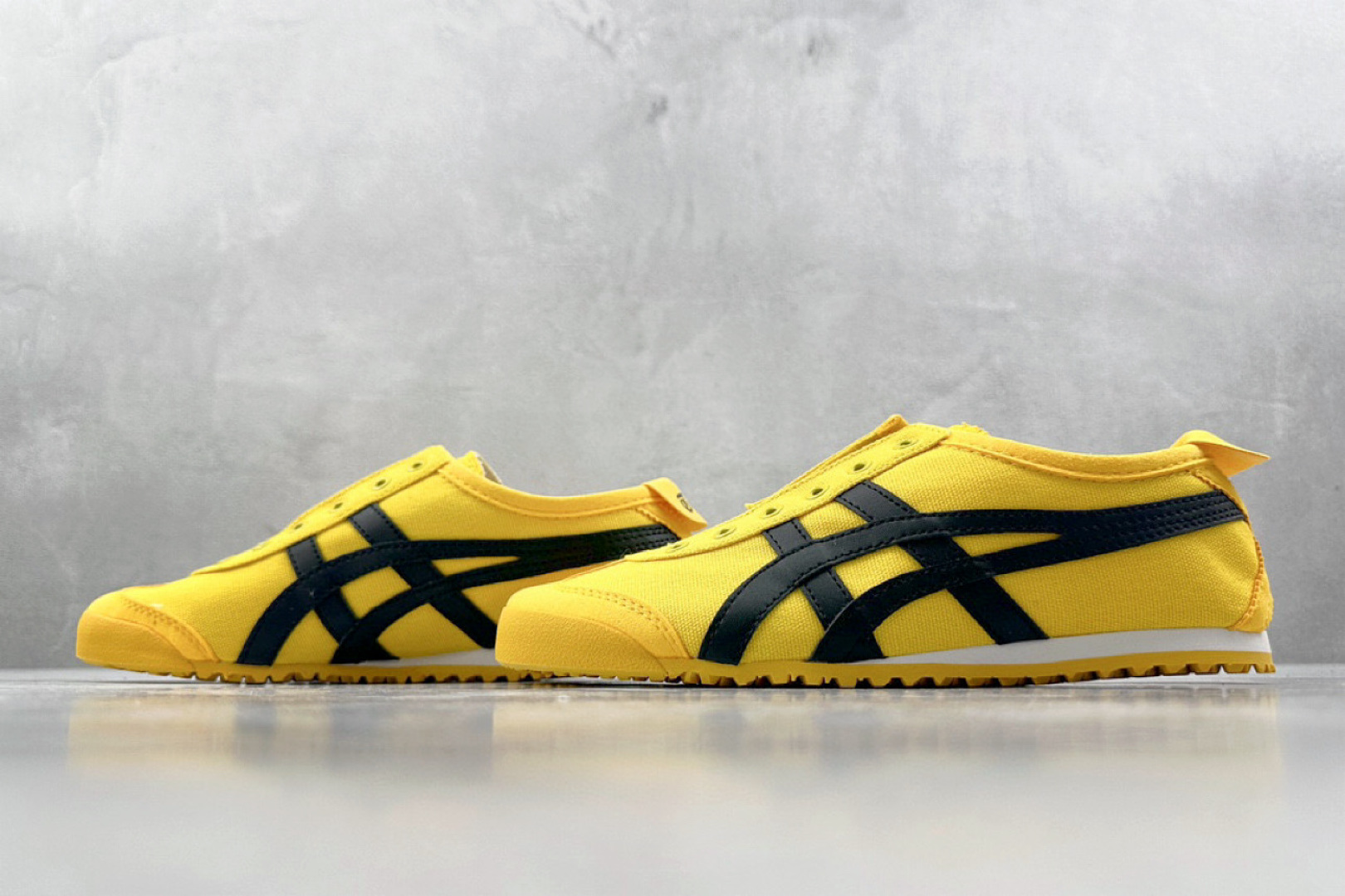 PK帆布特价 
全新工厂开发 Onitsuka Tiger鬼塚虎 MEXICO 66  Slip-On 