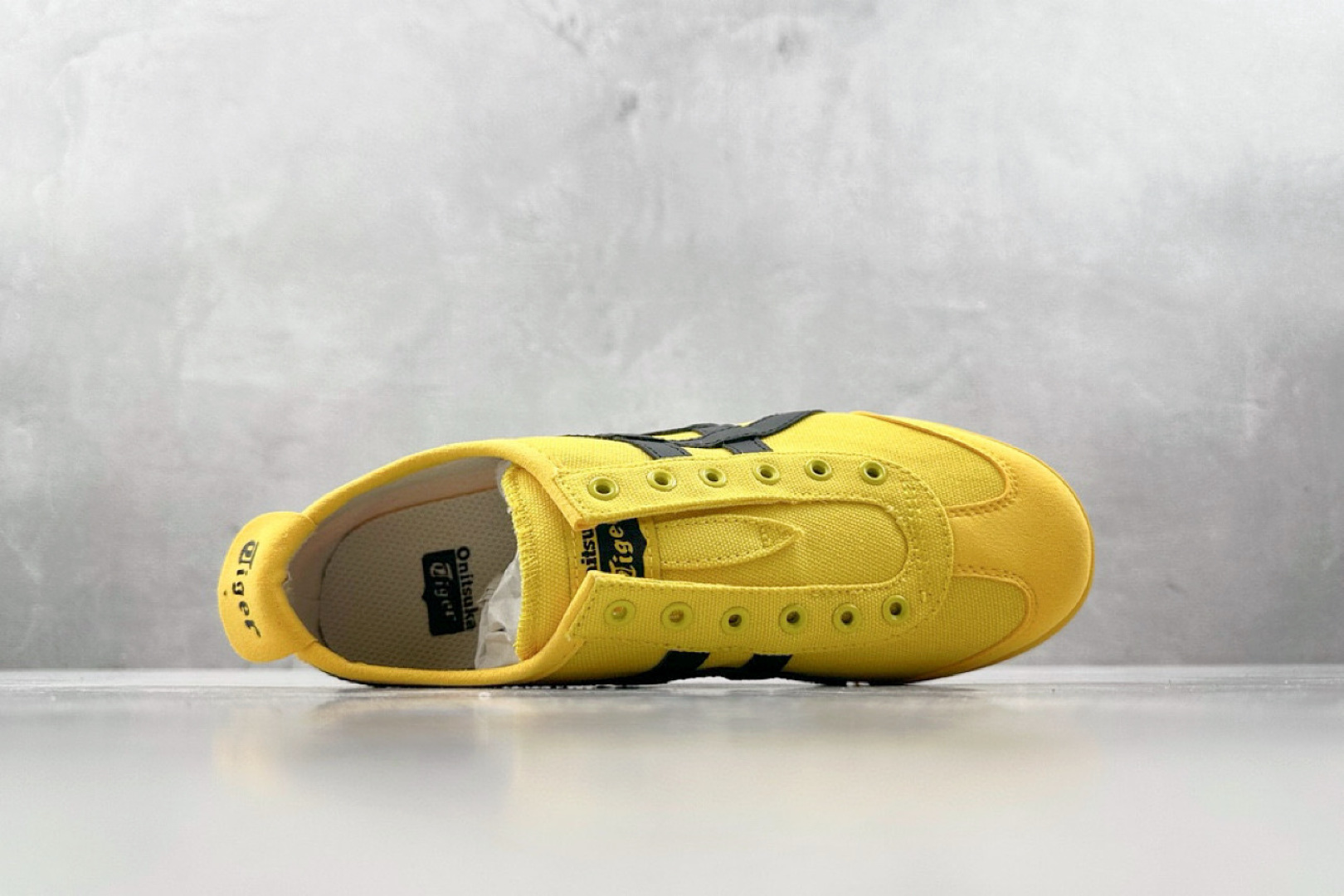 PK帆布特价 
全新工厂开发 Onitsuka Tiger鬼塚虎 MEXICO 66  Slip-On 