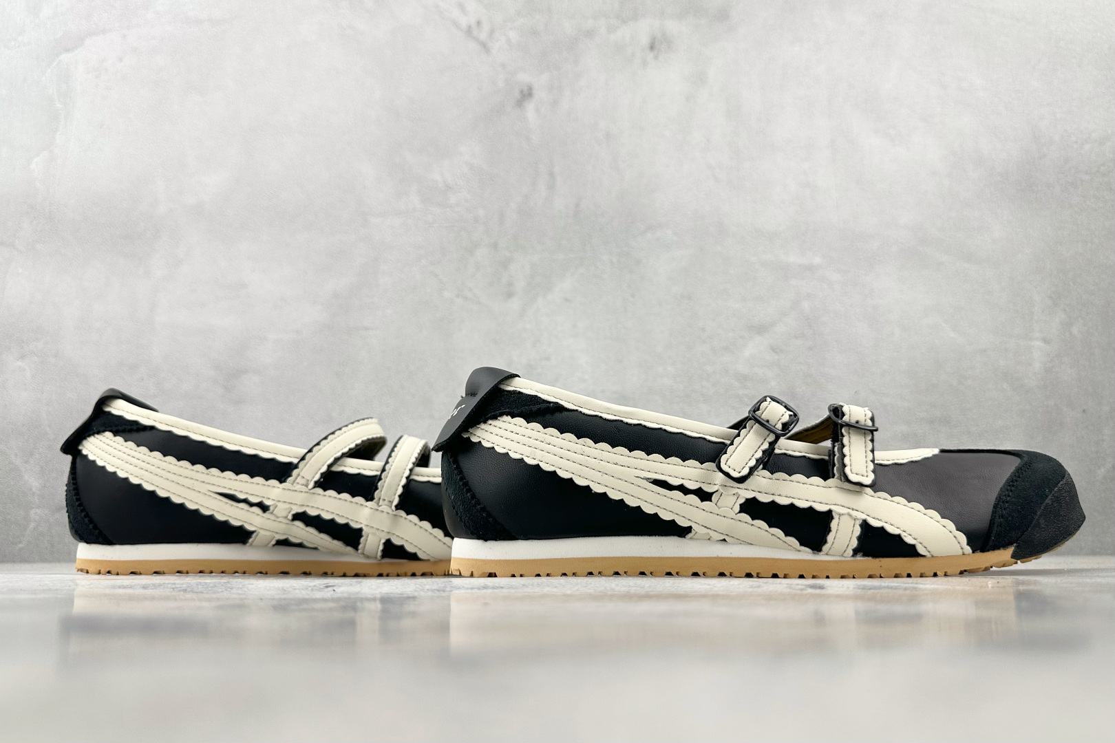 ZX 神版 本地💰160
Onitsuka Tiger鬼塚虎 MEXICO 66 TGRS 黑白

货号：1182A678-001
尺码：36 36.5 37 38.5 39 40 40.5 41
编码：26