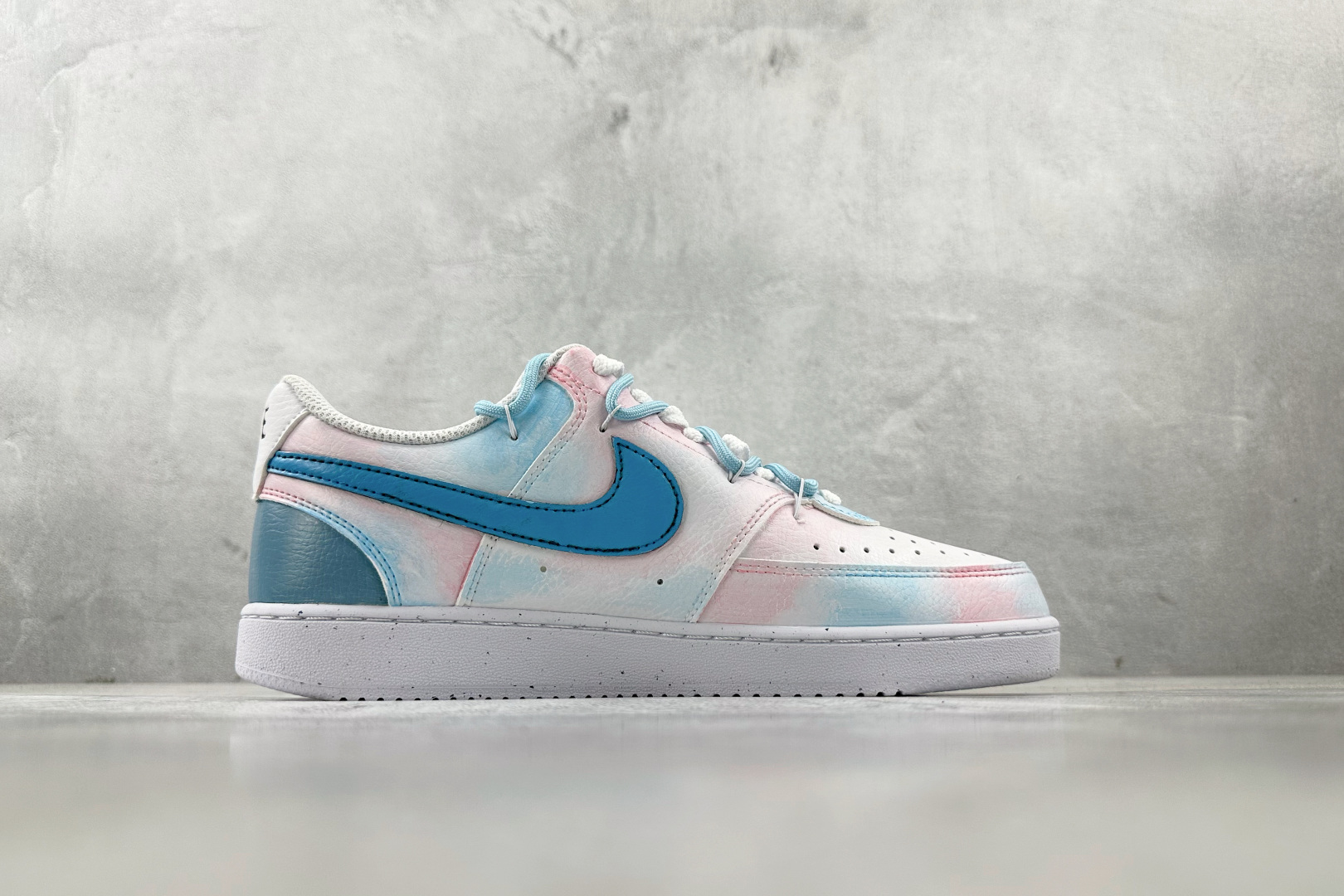 定制版  
【定制球鞋】Nike Court Vision 半夏晚晚 粉蓝白

货号：DH2987-10