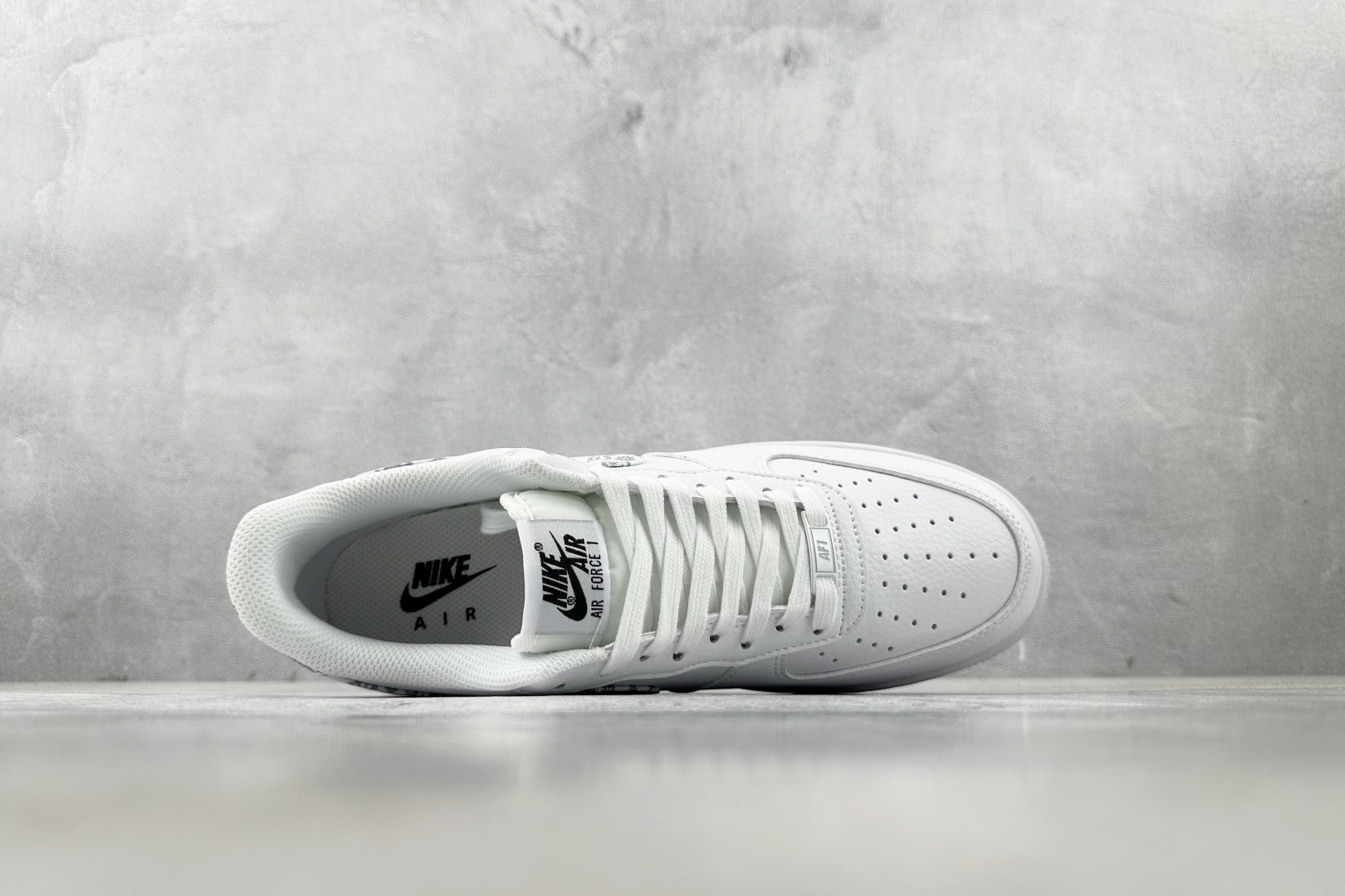 
外贸批次  Nike Air Force 1'07 ESS White Paisley 白灰

货号：