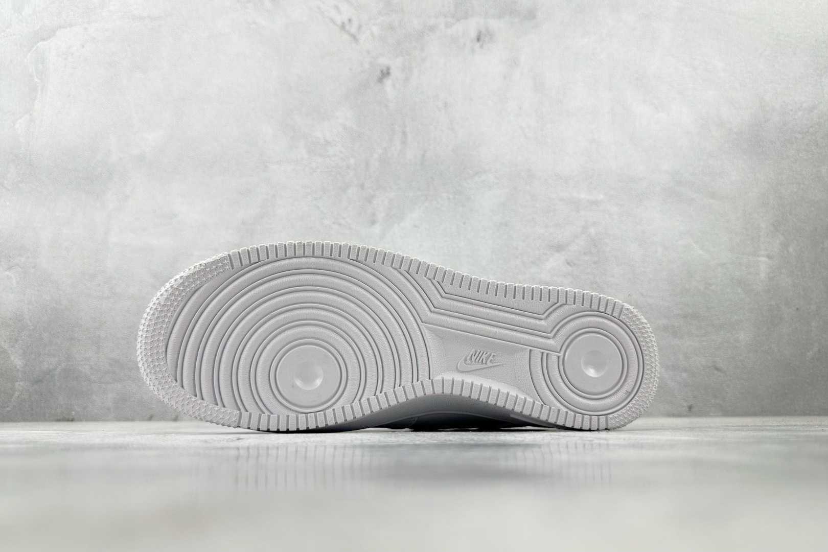 
外贸批次  Nike Air Force 1'07 ESS White Paisley 白灰

货号：
