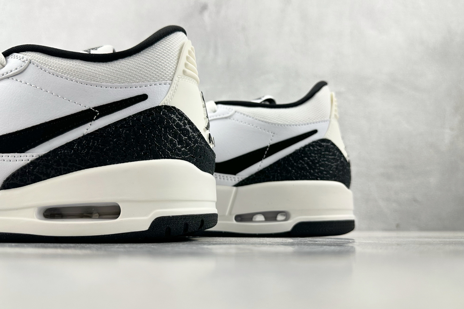 
外贸批次  Jordan Legacy 312 Low^Panda”白黑色

货号：FQ7827-11
