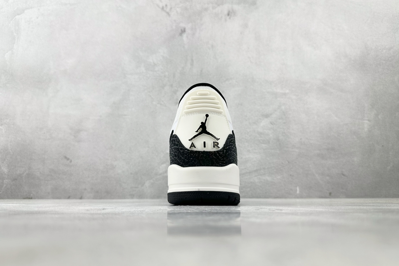 
外贸批次  Jordan Legacy 312 Low^Panda”白黑色

货号：FQ7827-11