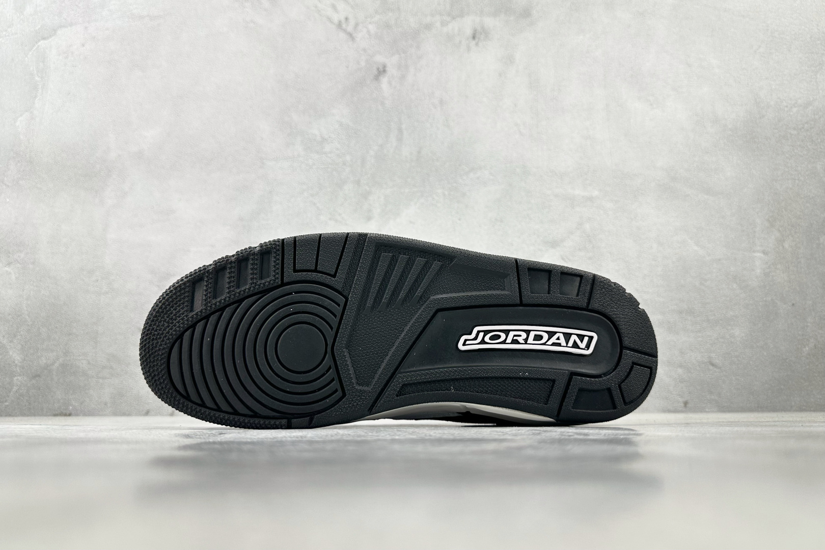 
外贸批次  Jordan Legacy 312 Low^Panda”白黑色

货号：FQ7827-11