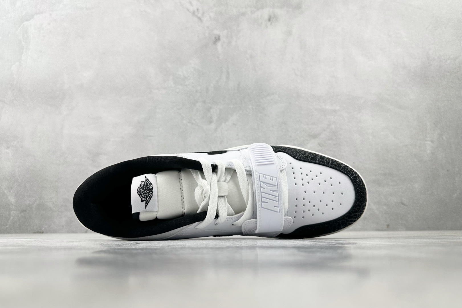 
外贸批次  Jordan Legacy 312 Low^Panda”白黑色

货号：FQ7827-11