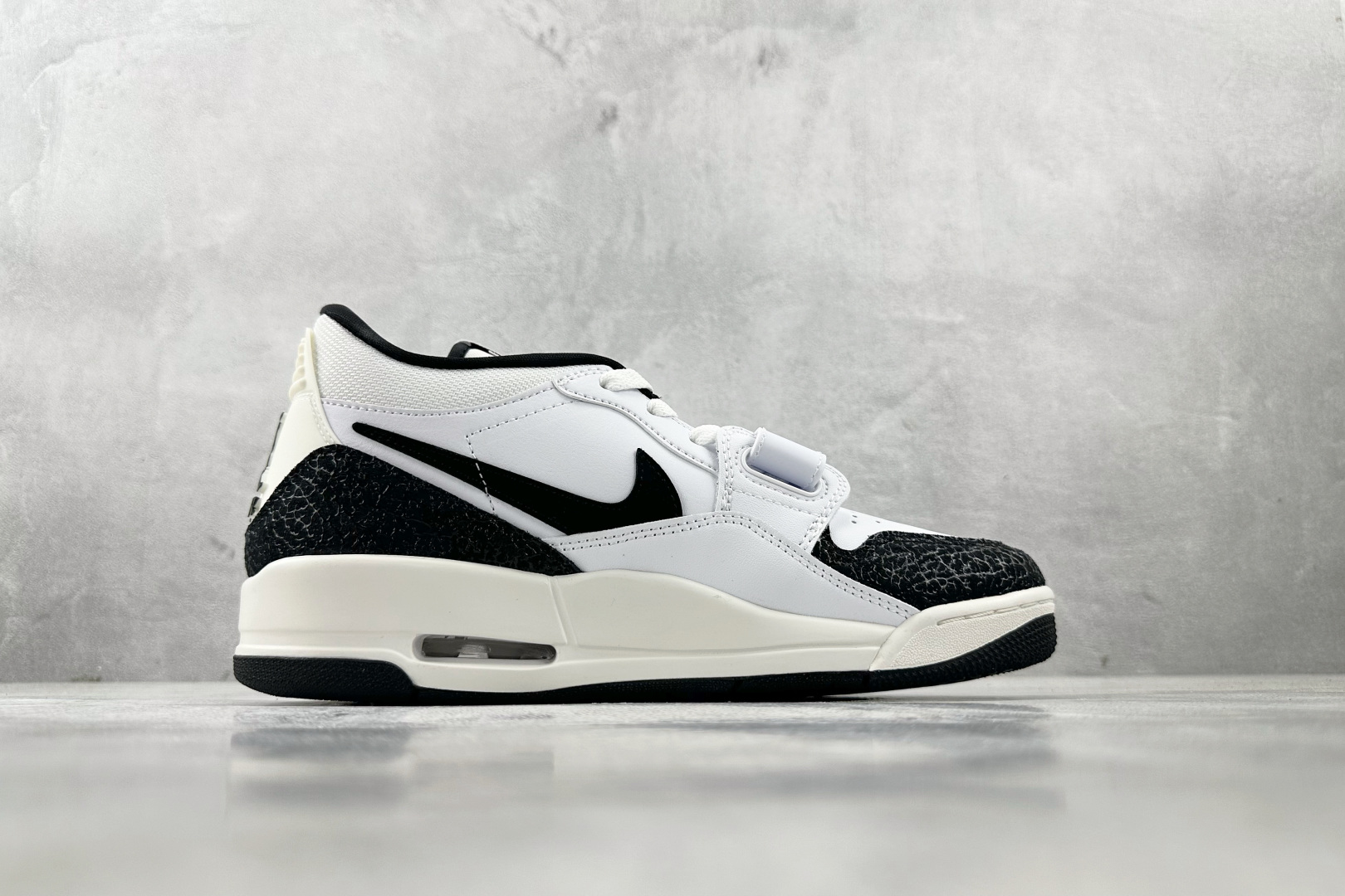 
外贸批次  Jordan Legacy 312 Low^Panda”白黑色

货号：FQ7827-11