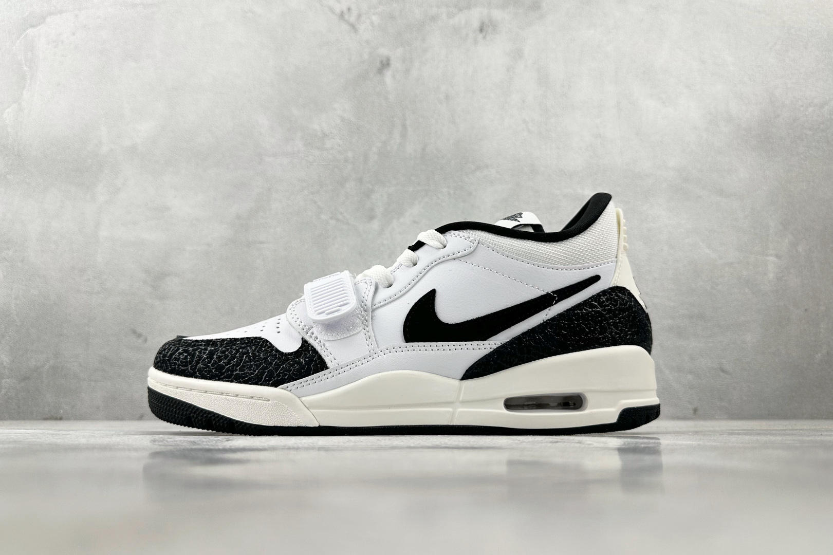 
外贸批次  Jordan Legacy 312 Low^Panda”白黑色

货号：FQ7827-11