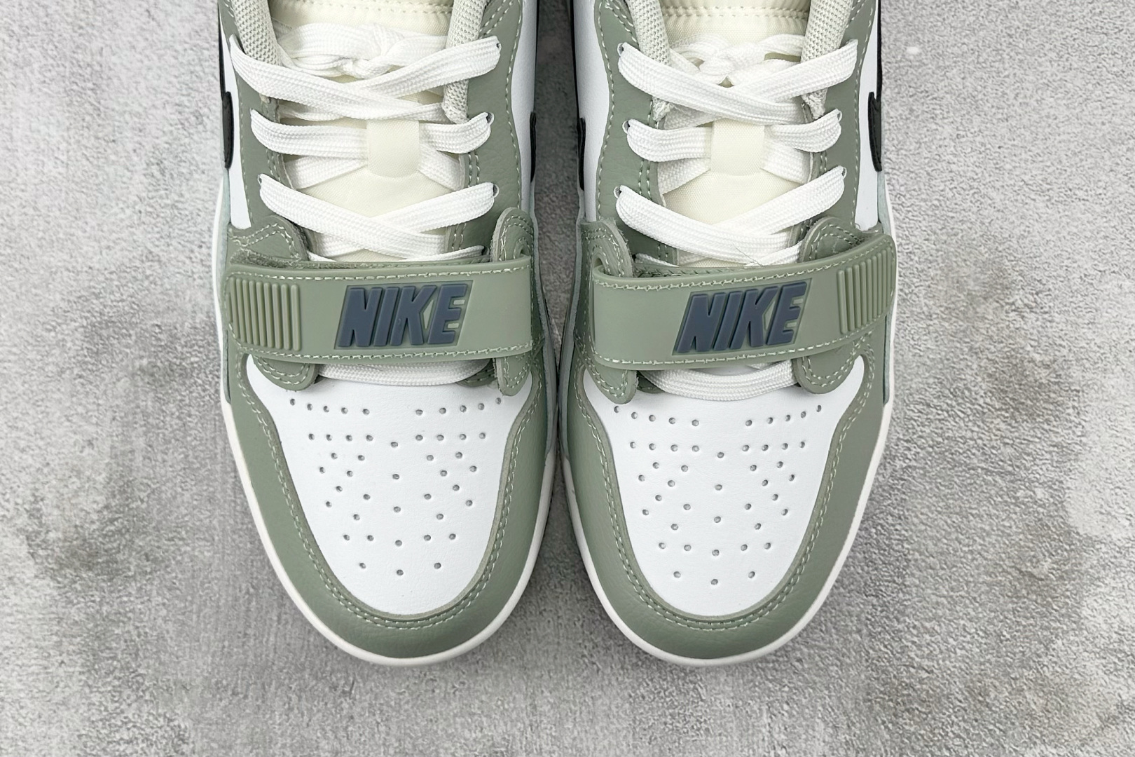 
外贸批次  Jordan Legacy 312 Low 白绿色

货号：HV5970-101
尺码：3