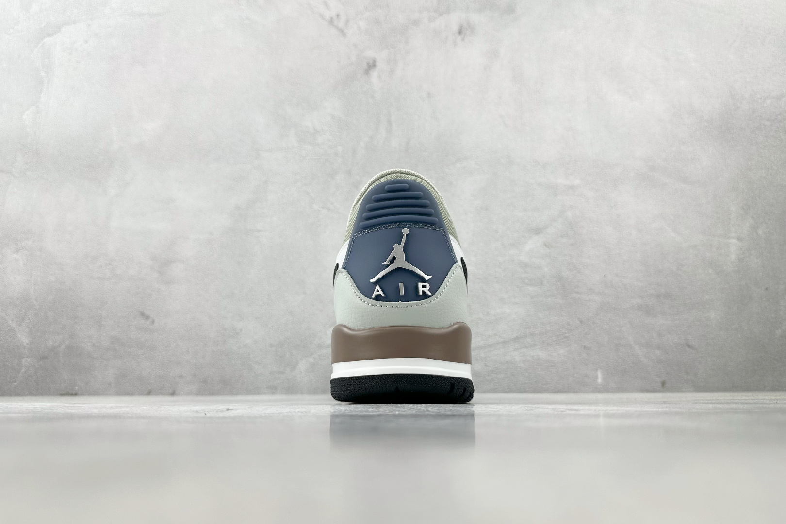 
外贸批次  Jordan Legacy 312 Low 白绿色

货号：HV5970-101
尺码：3