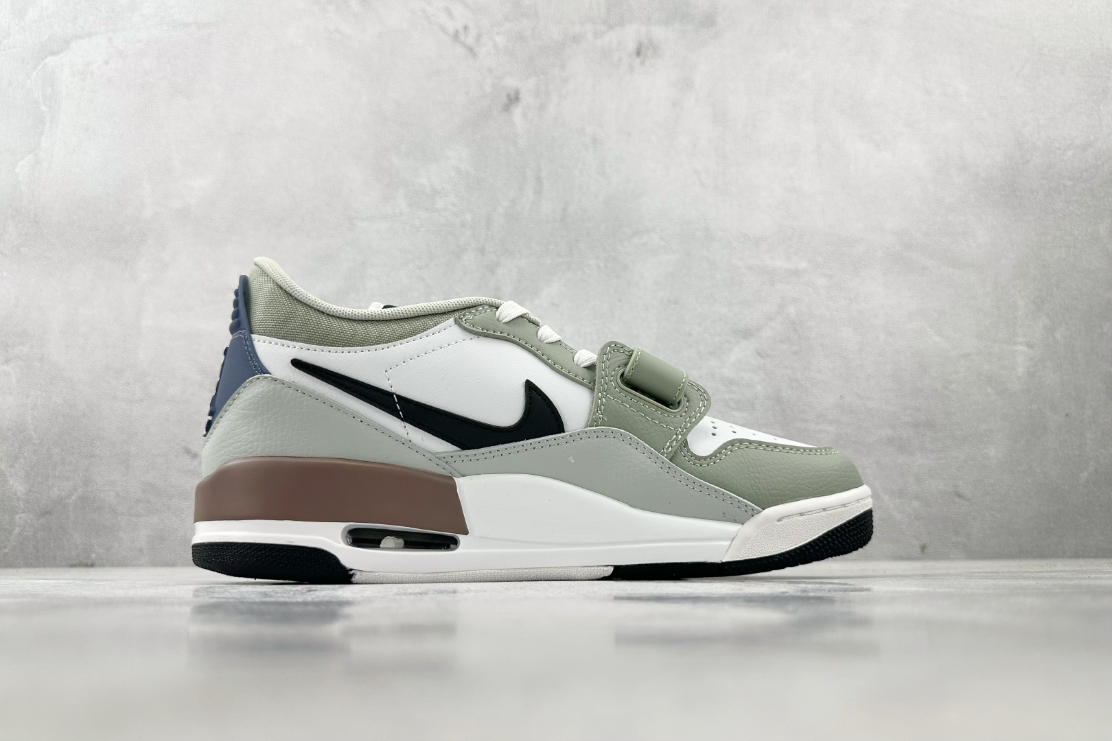 
外贸批次  Jordan Legacy 312 Low 白绿色

货号：HV5970-101
尺码：3