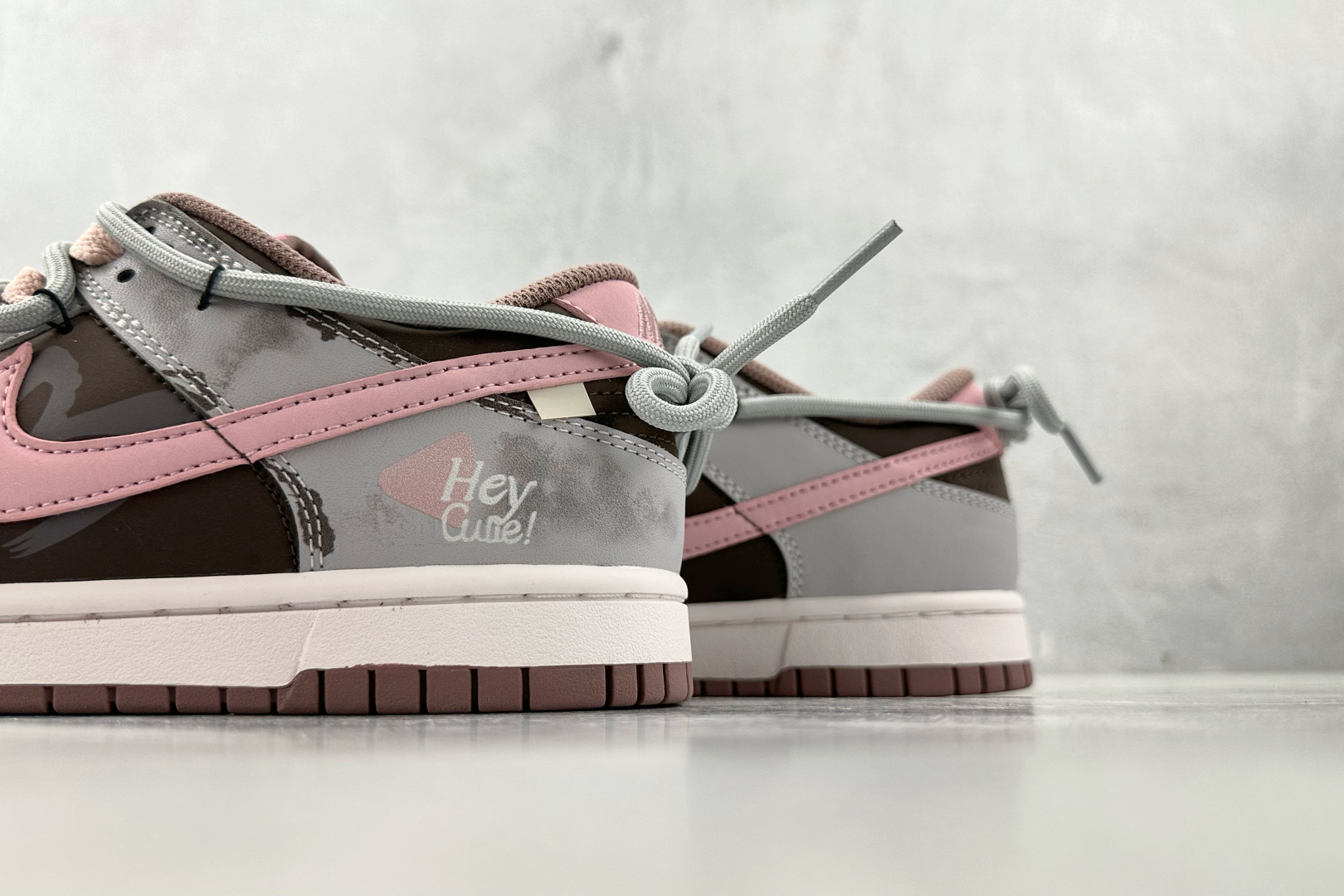 YC 
【定制球鞋】Nike Dunk 考拉派对 粉棕黑

货号：FZ3611-208
尺码：35.5 