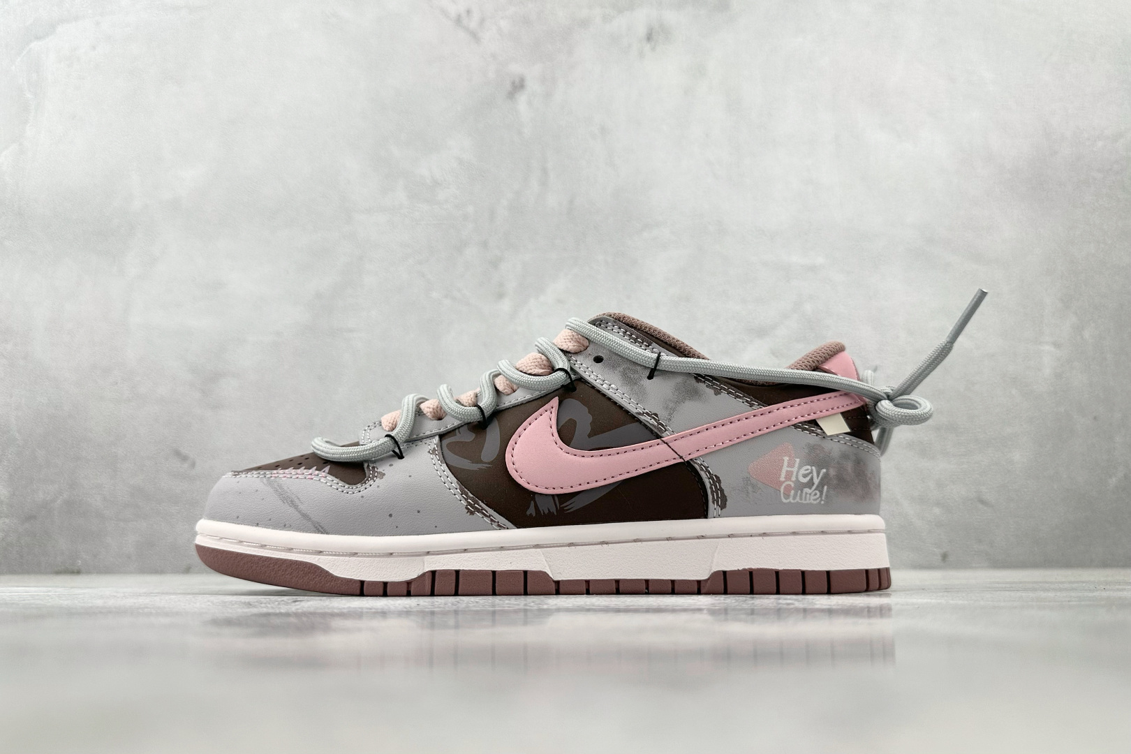 YC 
【定制球鞋】Nike Dunk 考拉派对 粉棕黑

货号：FZ3611-208
尺码：35.5 