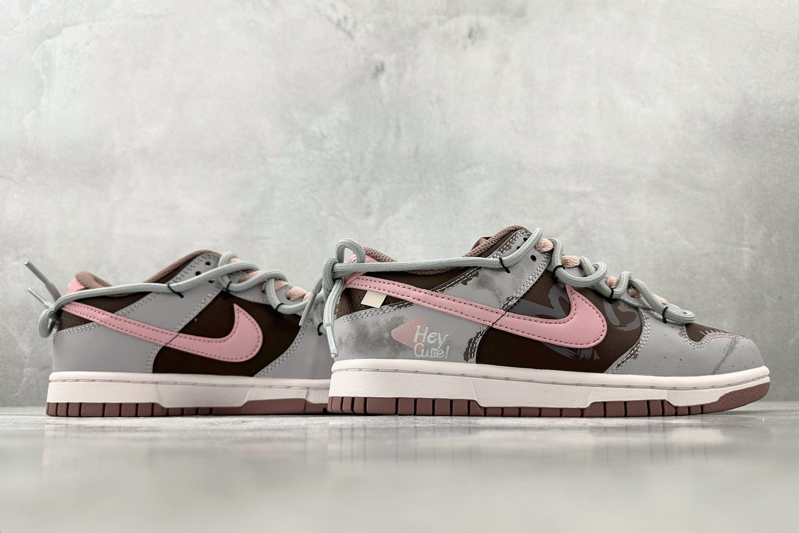 YC 
【定制球鞋】Nike Dunk 考拉派对 粉棕黑

货号：FZ3611-208
尺码：35.5 