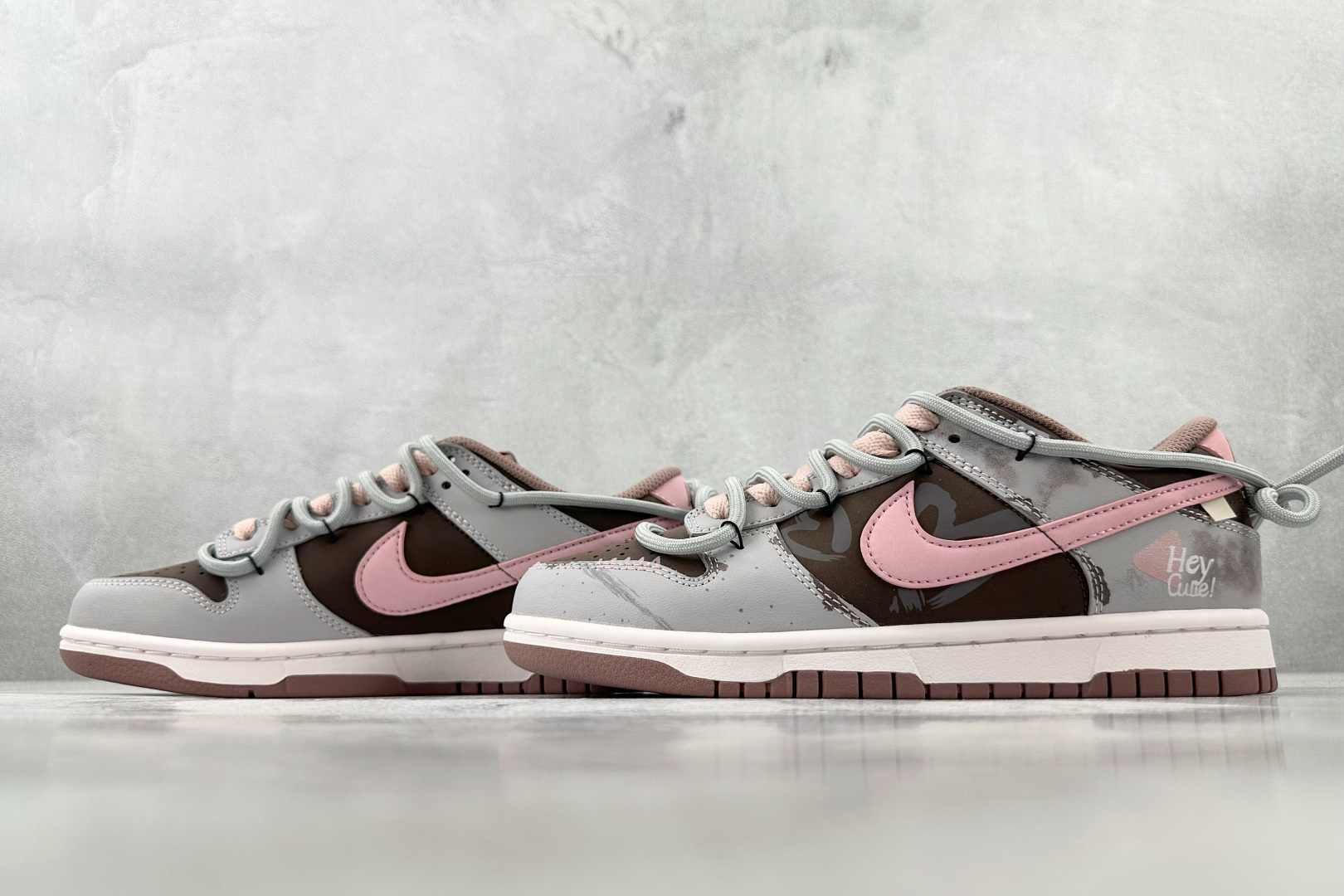 YC 
【定制球鞋】Nike Dunk 考拉派对 粉棕黑

货号：FZ3611-208
尺码：35.5 