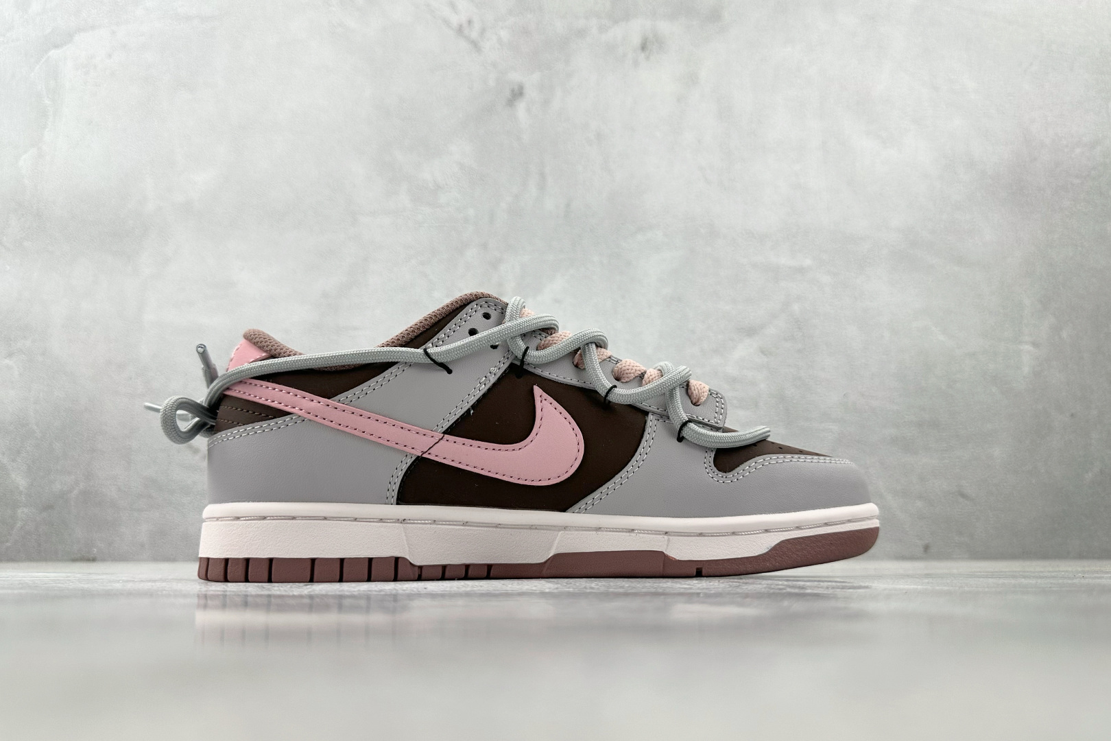 YC 
【定制球鞋】Nike Dunk 考拉派对 粉棕黑

货号：FZ3611-208
尺码：35.5 