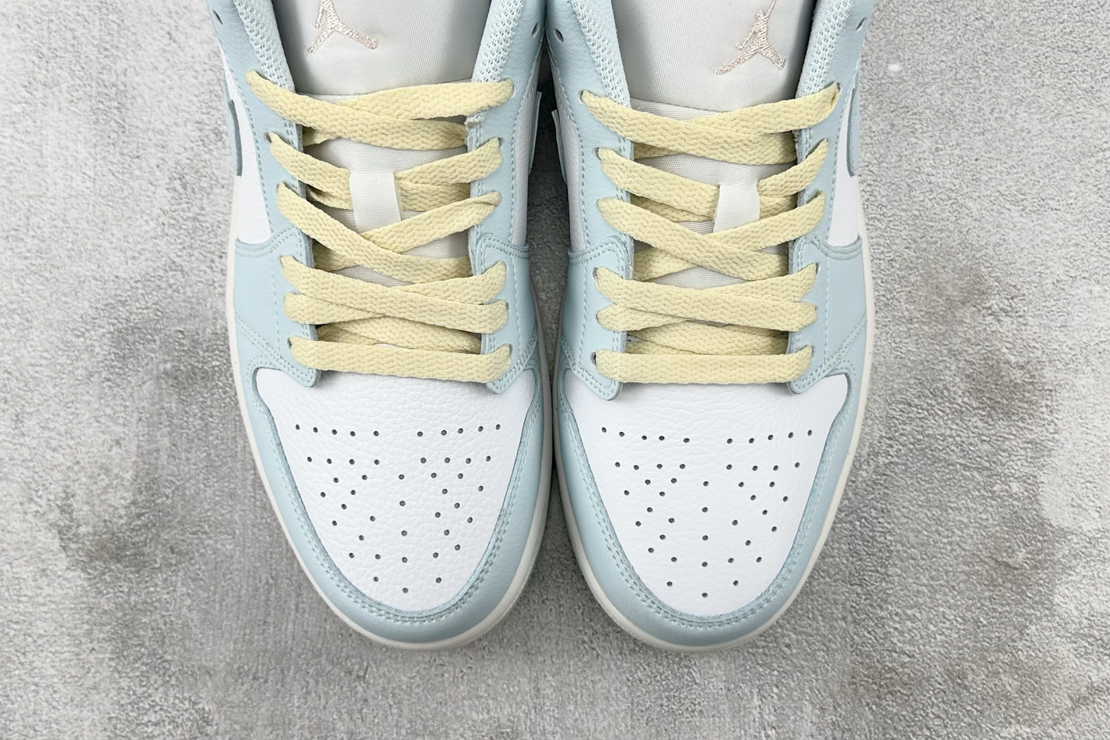 K版 
综合版 Jordan Air Jordan 1 蓝白色

货号：HJ5971-400
尺码：36