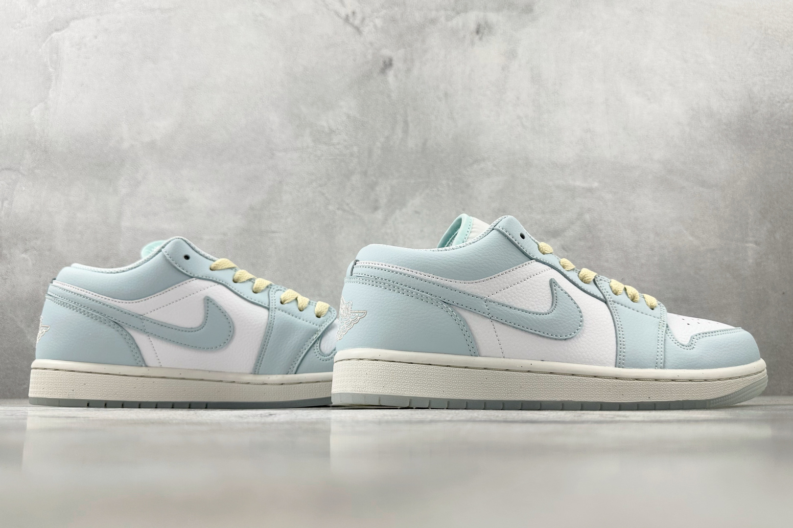 K版 
综合版 Jordan Air Jordan 1 蓝白色

货号：HJ5971-400
尺码：36