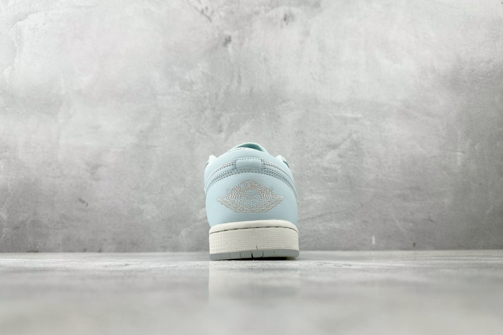 K版 
综合版 Jordan Air Jordan 1 蓝白色

货号：HJ5971-400
尺码：36