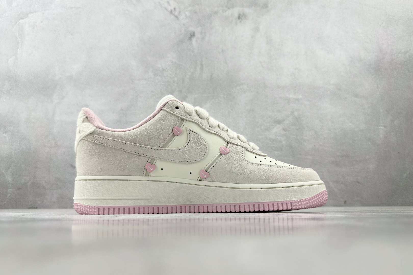 5A 
口碑之作  Nike Air Force 1 Low “Valentine’'s Day”情人节
