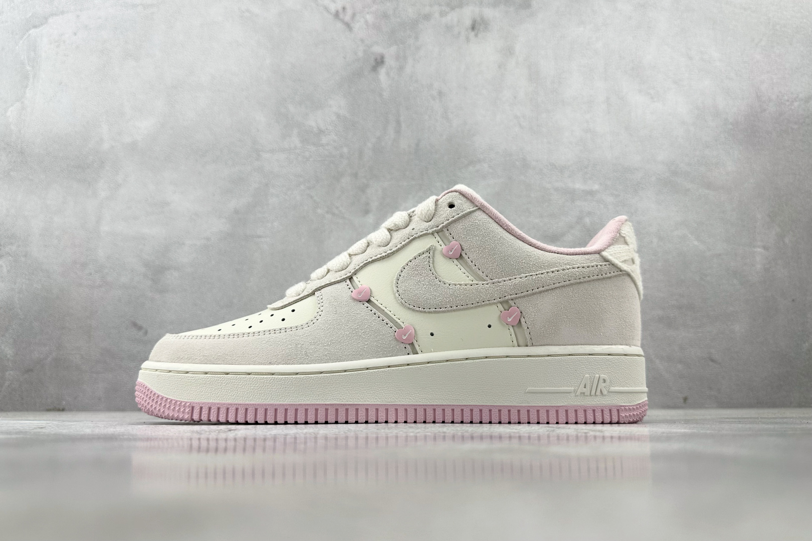 5A 
口碑之作  Nike Air Force 1 Low “Valentine’'s Day”情人节