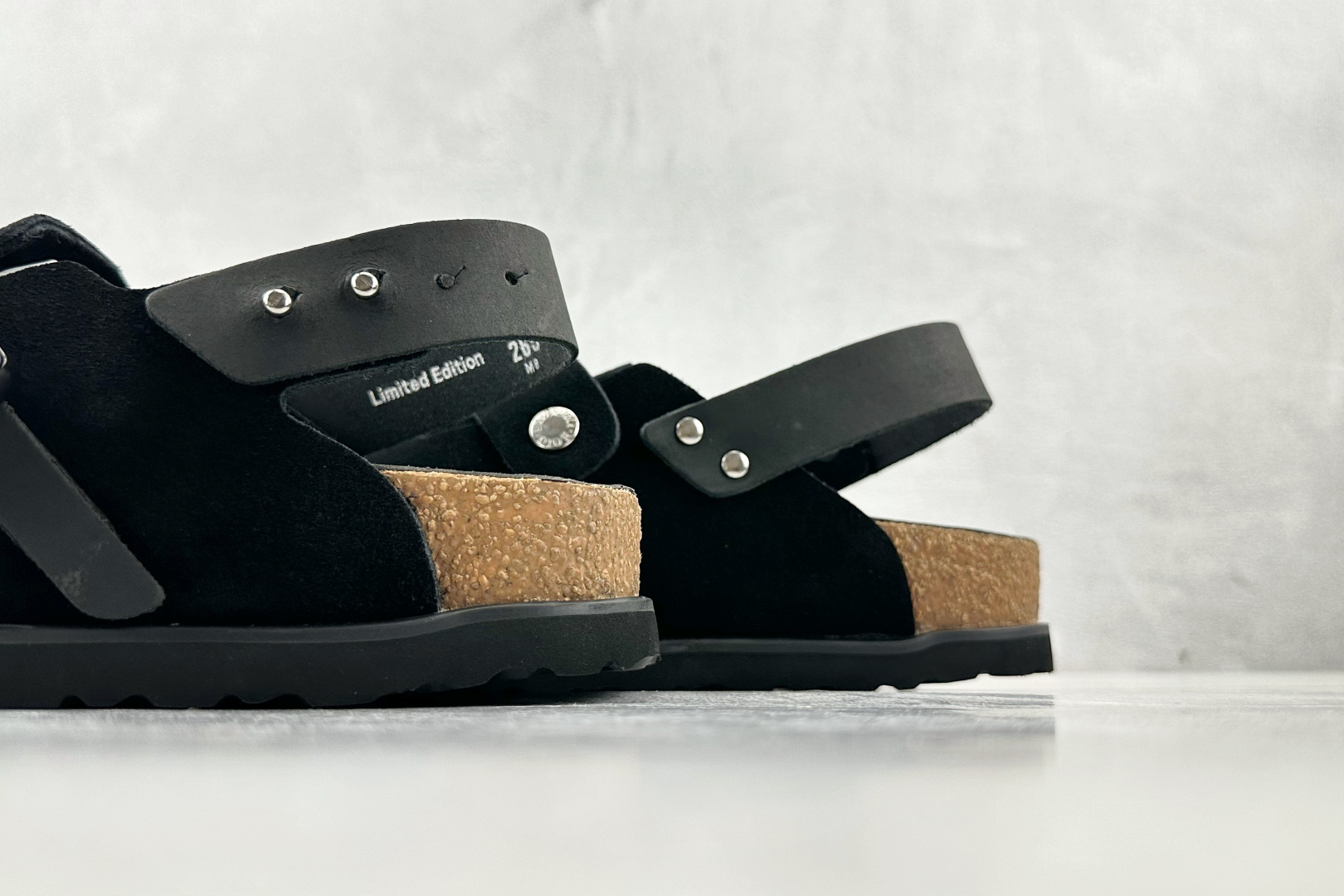 莞产 
Birkenstock x DIOR迪奥 Tokio 勃肯鞋 黑色

货号：3SA116ZSD_