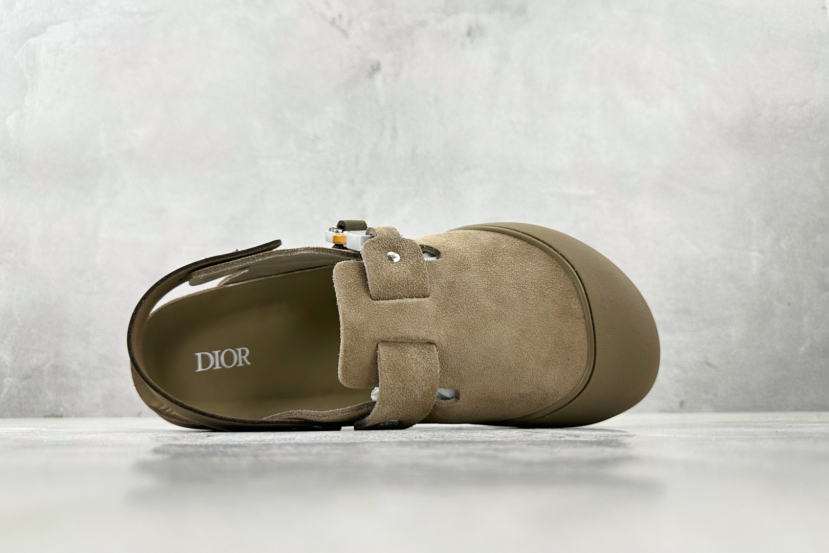 莞产 
Birkenstock x DIOR迪奥 Tokio 勃肯鞋 棕色

货号：3SA116ZSD_