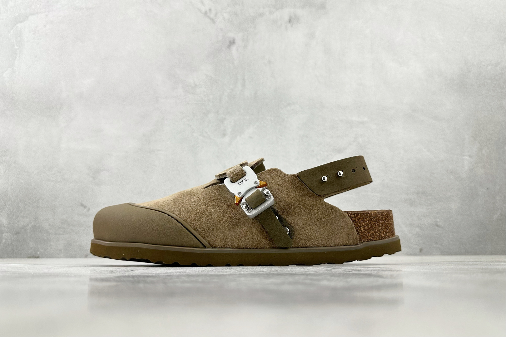 莞产 
Birkenstock x DIOR迪奥 Tokio 勃肯鞋 棕色

货号：3SA116ZSD_