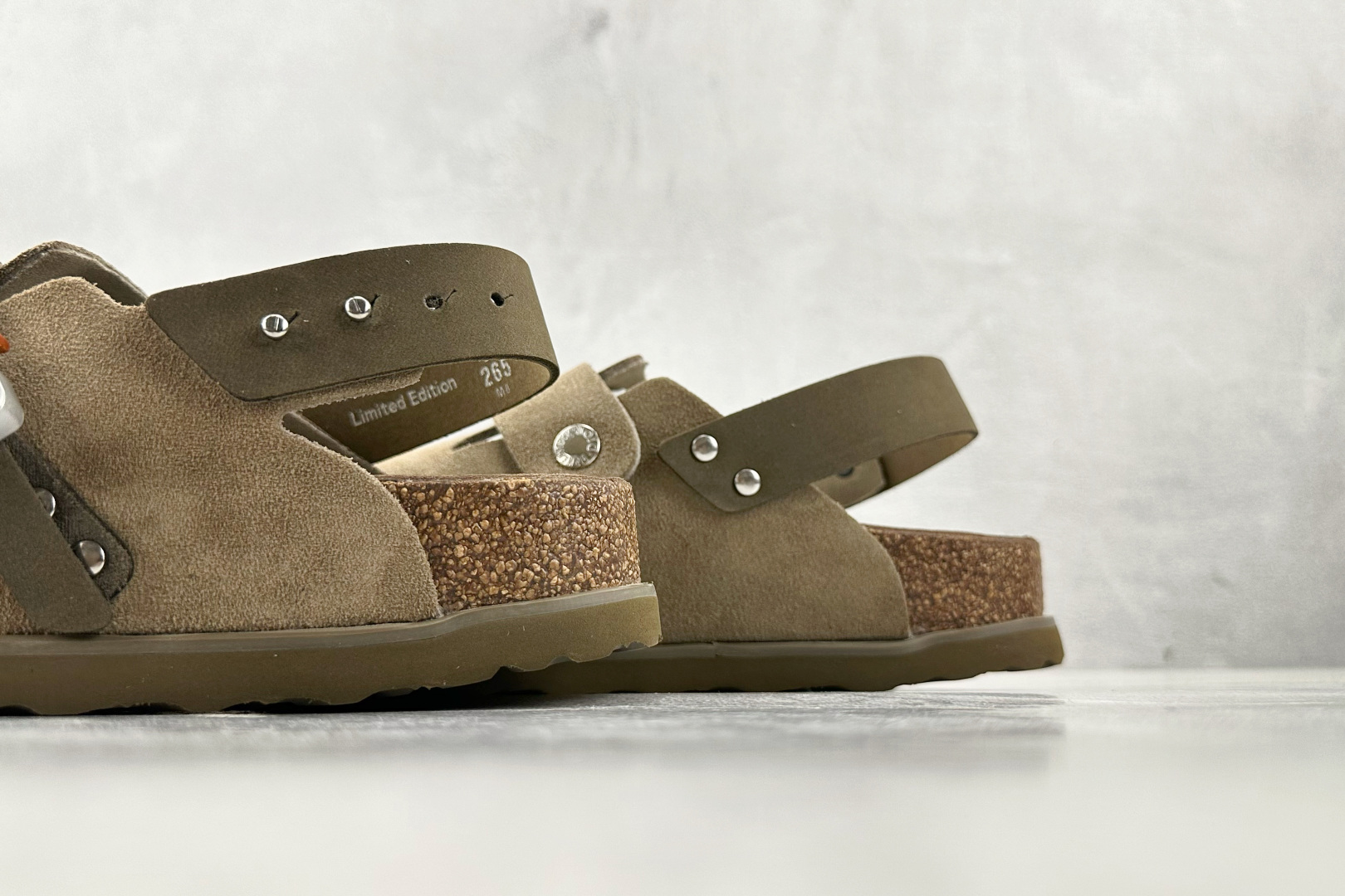 莞产 
Birkenstock x DIOR迪奥 Tokio 勃肯鞋 棕色

货号：3SA116ZSD_