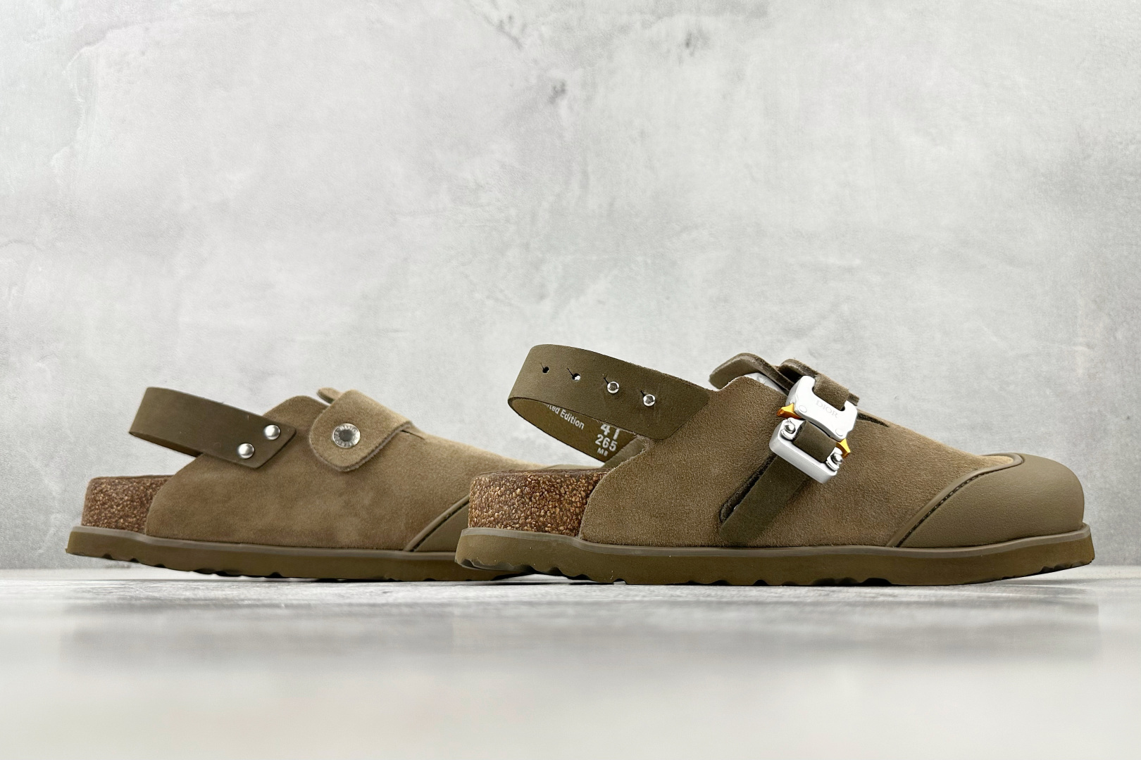 莞产 
Birkenstock x DIOR迪奥 Tokio 勃肯鞋 棕色

货号：3SA116ZSD_