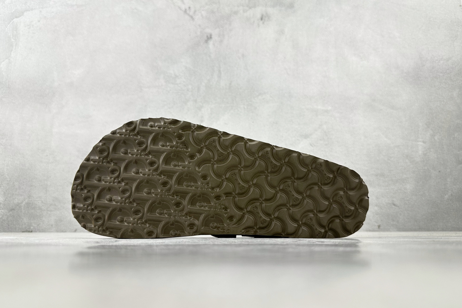 莞产 
Birkenstock x DIOR迪奥 Tokio 勃肯鞋 棕色

货号：3SA116ZSD_