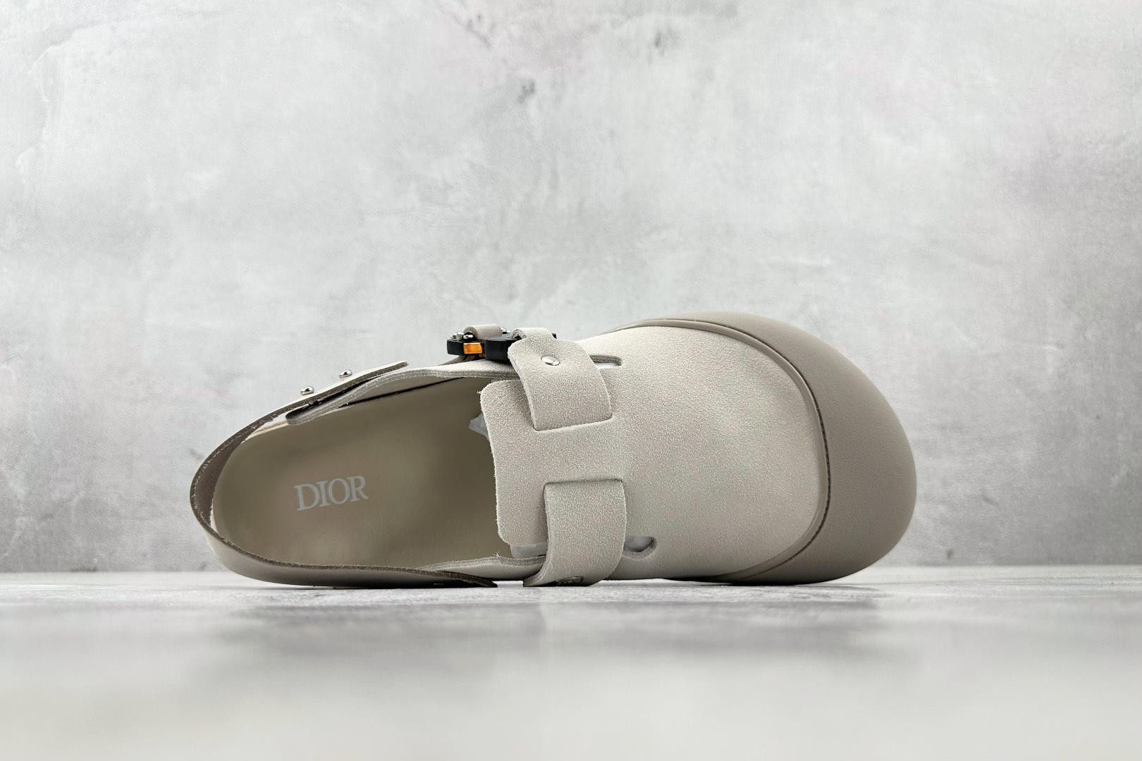莞产 
Birkenstock x DIOR迪奥 Tokio 勃肯鞋 米灰色

货号：3SA116ZSD