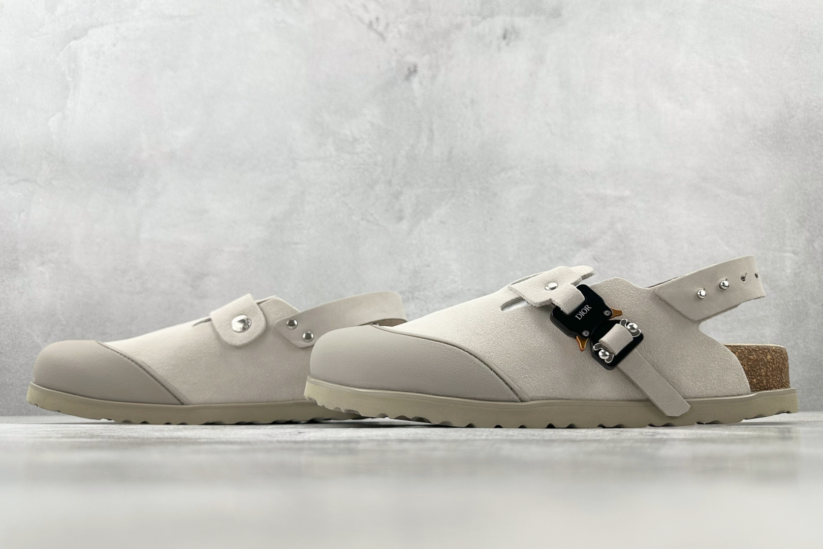 莞产 
Birkenstock x DIOR迪奥 Tokio 勃肯鞋 米灰色

货号：3SA116ZSD