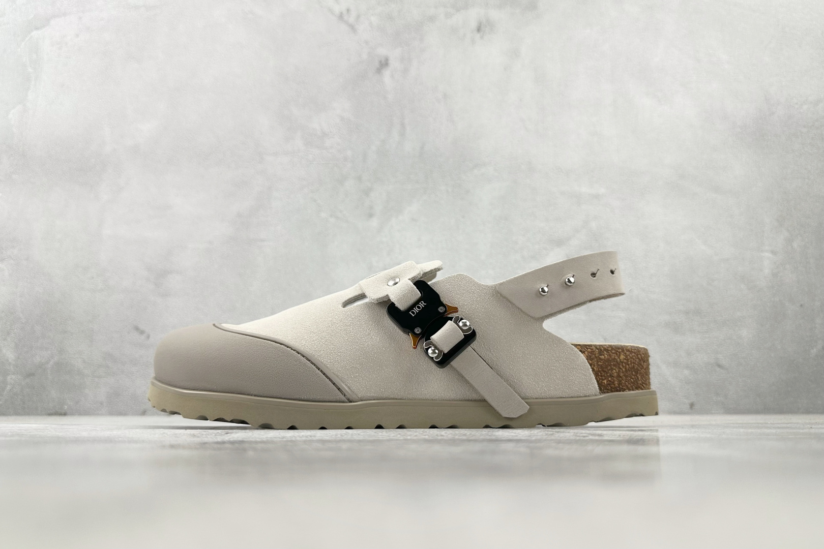 莞产 
Birkenstock x DIOR迪奥 Tokio 勃肯鞋 米灰色

货号：3SA116ZSD