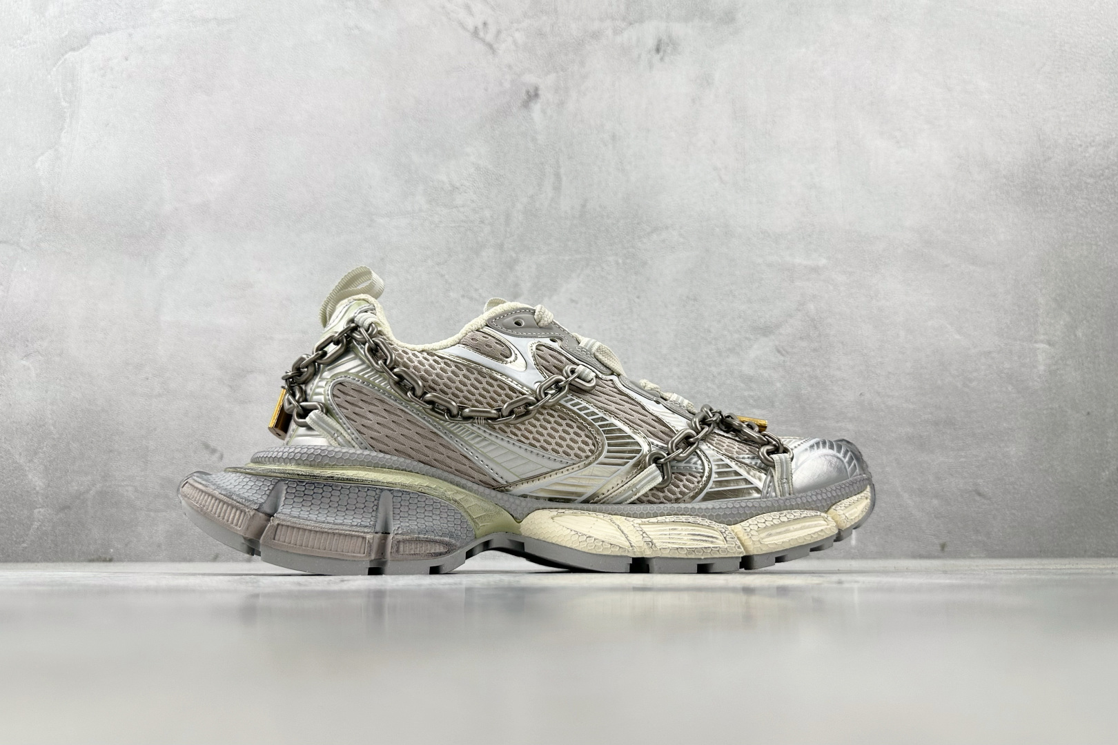 VG 
代购版 Balenciaga巴黎世家 3XL 灰银 童心锁

货号： W3XPL 9182
尺码