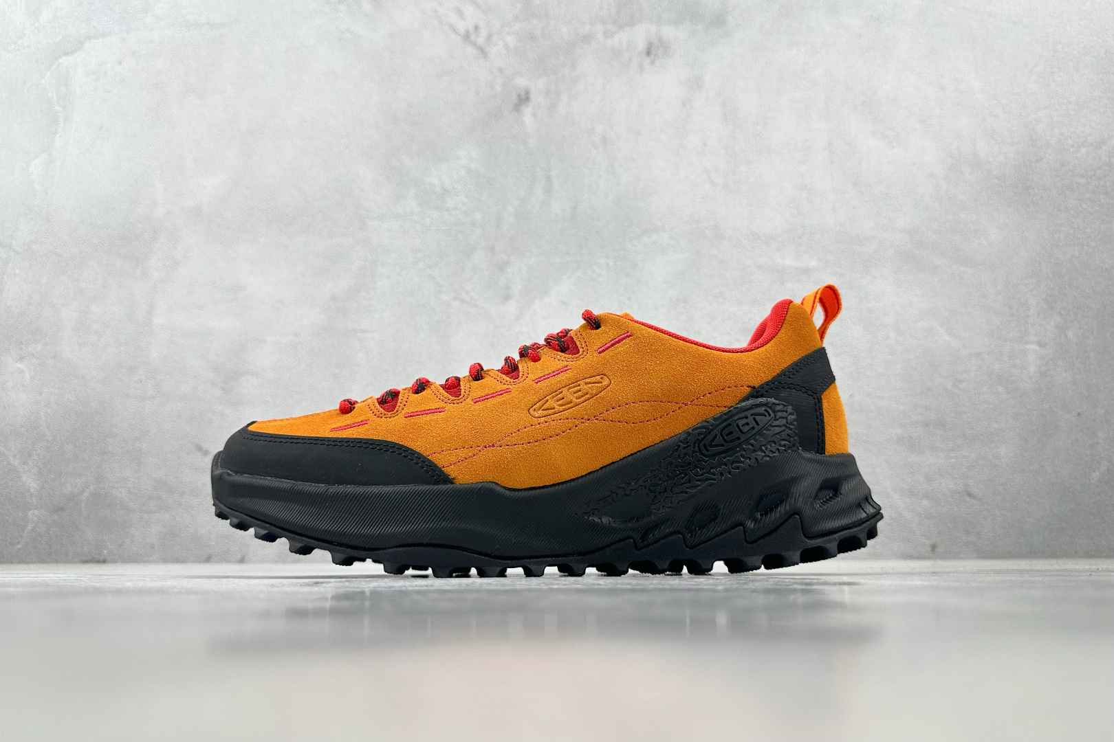ZX 神版 
KEEN Jasper Zionic 橙色

货号：
尺码：36 36.5 37 38.5