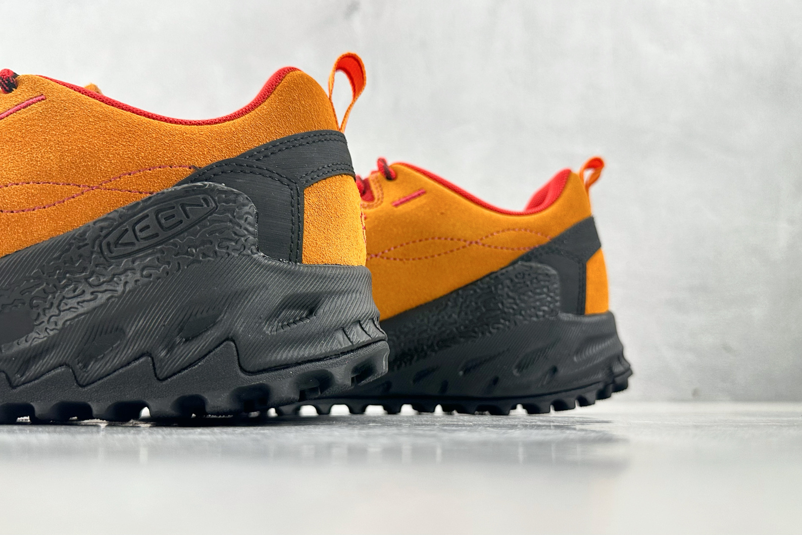 ZX 神版 
KEEN Jasper Zionic 橙色

货号：
尺码：36 36.5 37 38.5