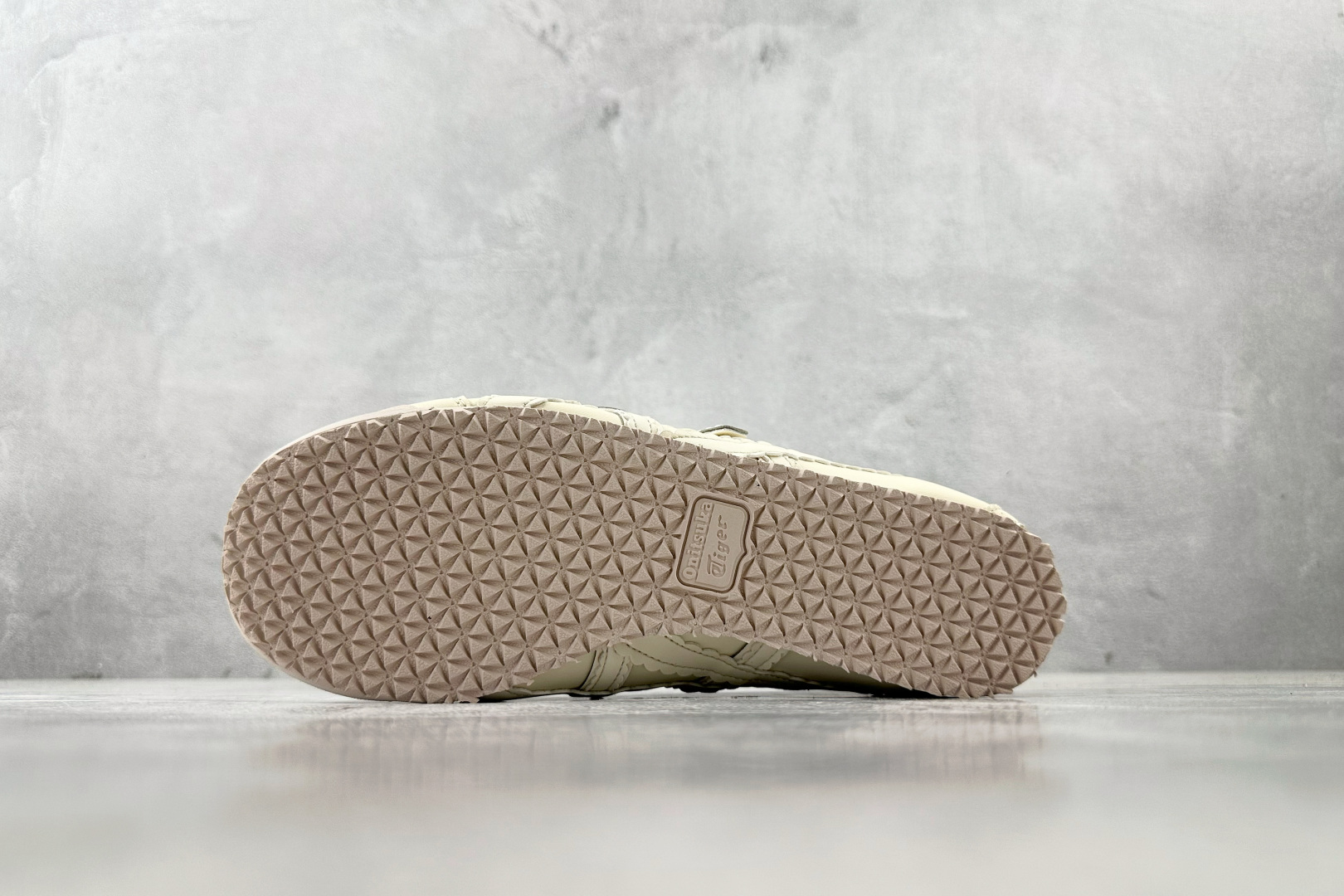 ZX 神版 
Onitsuka Tiger鬼塚虎 MEXICO 66 TGRS 米色

货号：1182A